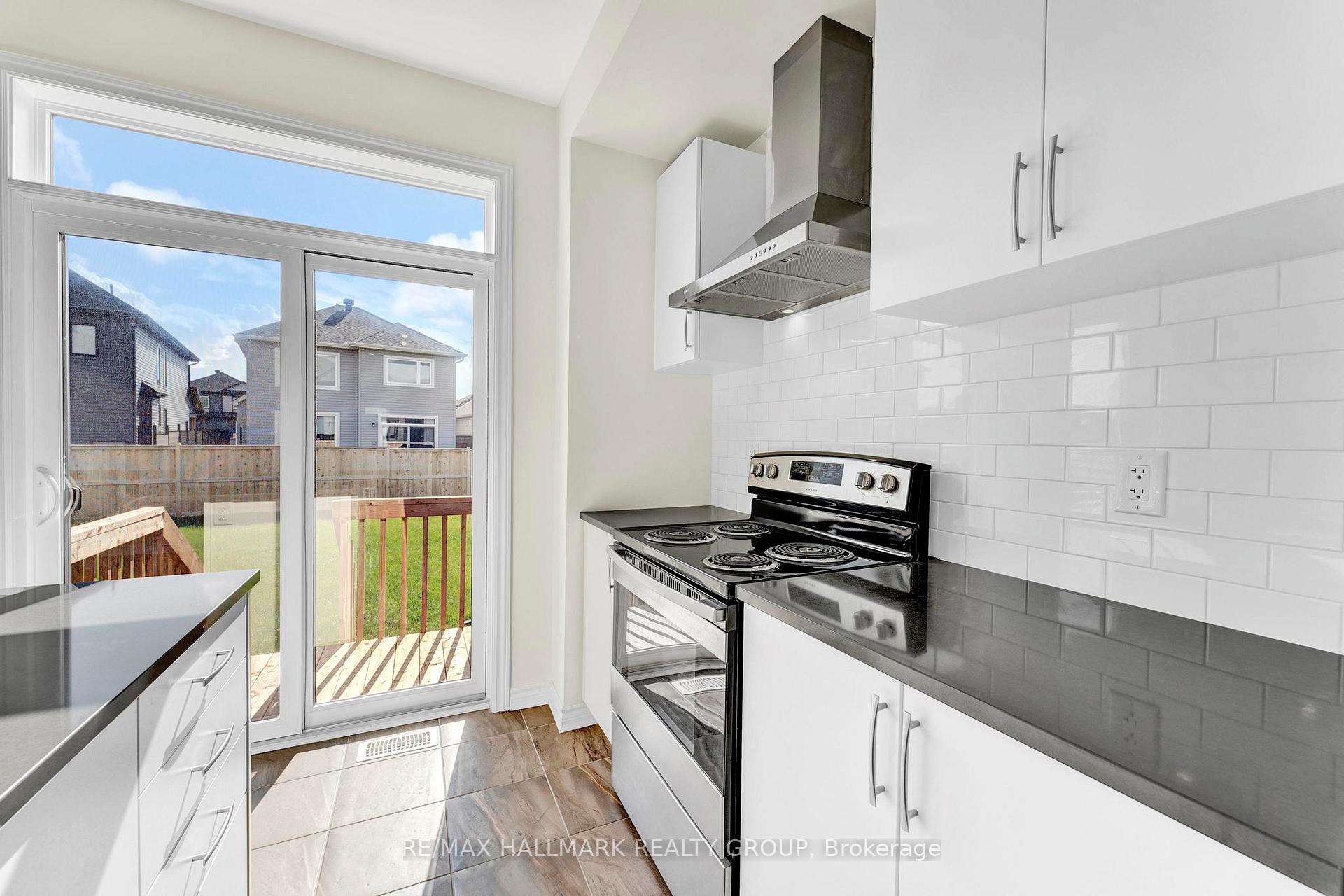 Photo 13 of 566 Cannes Crescent, Ottawa, Avalon East — HOMEH