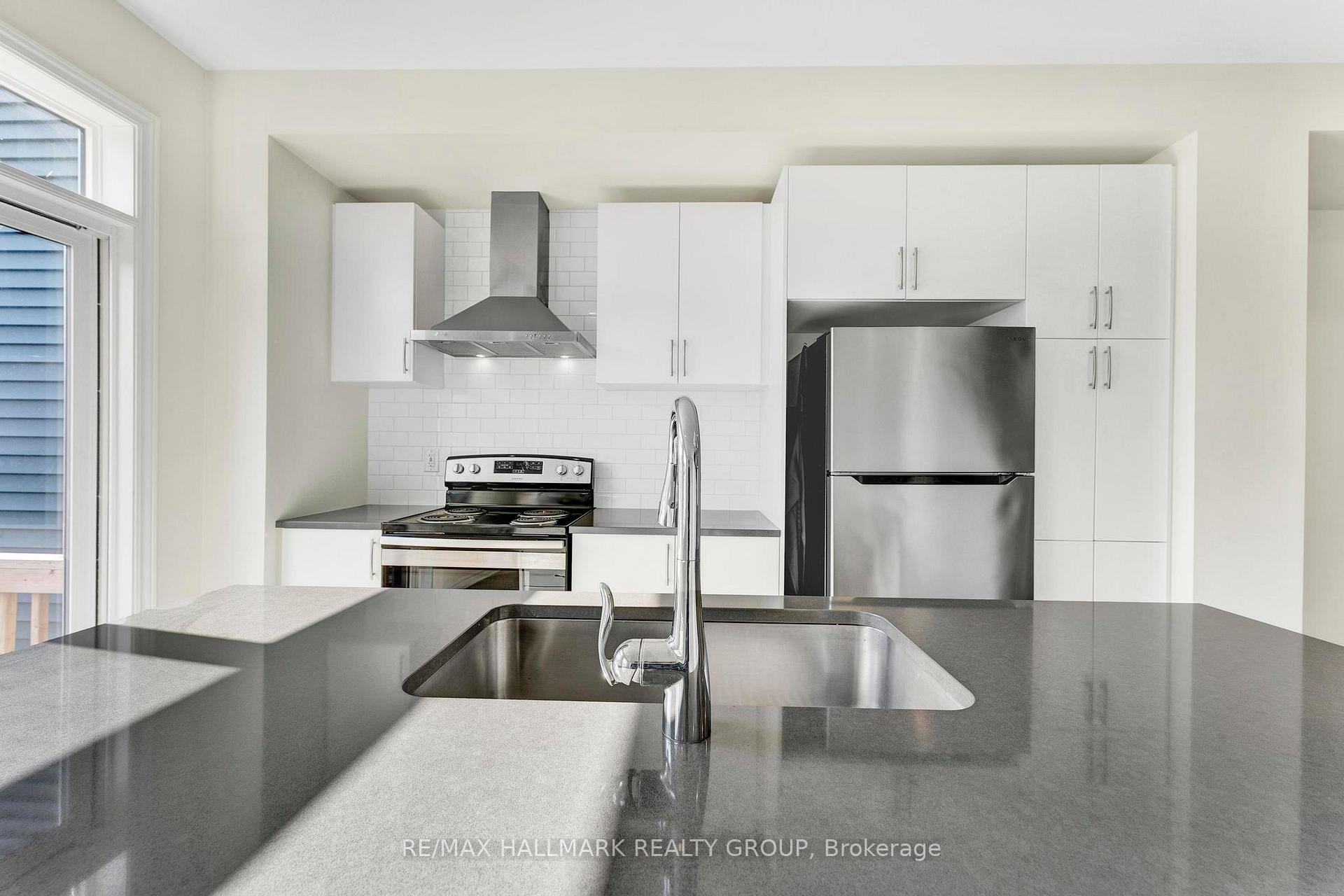 Photo 14 of 566 Cannes Crescent, Ottawa, Avalon East — HOMEH