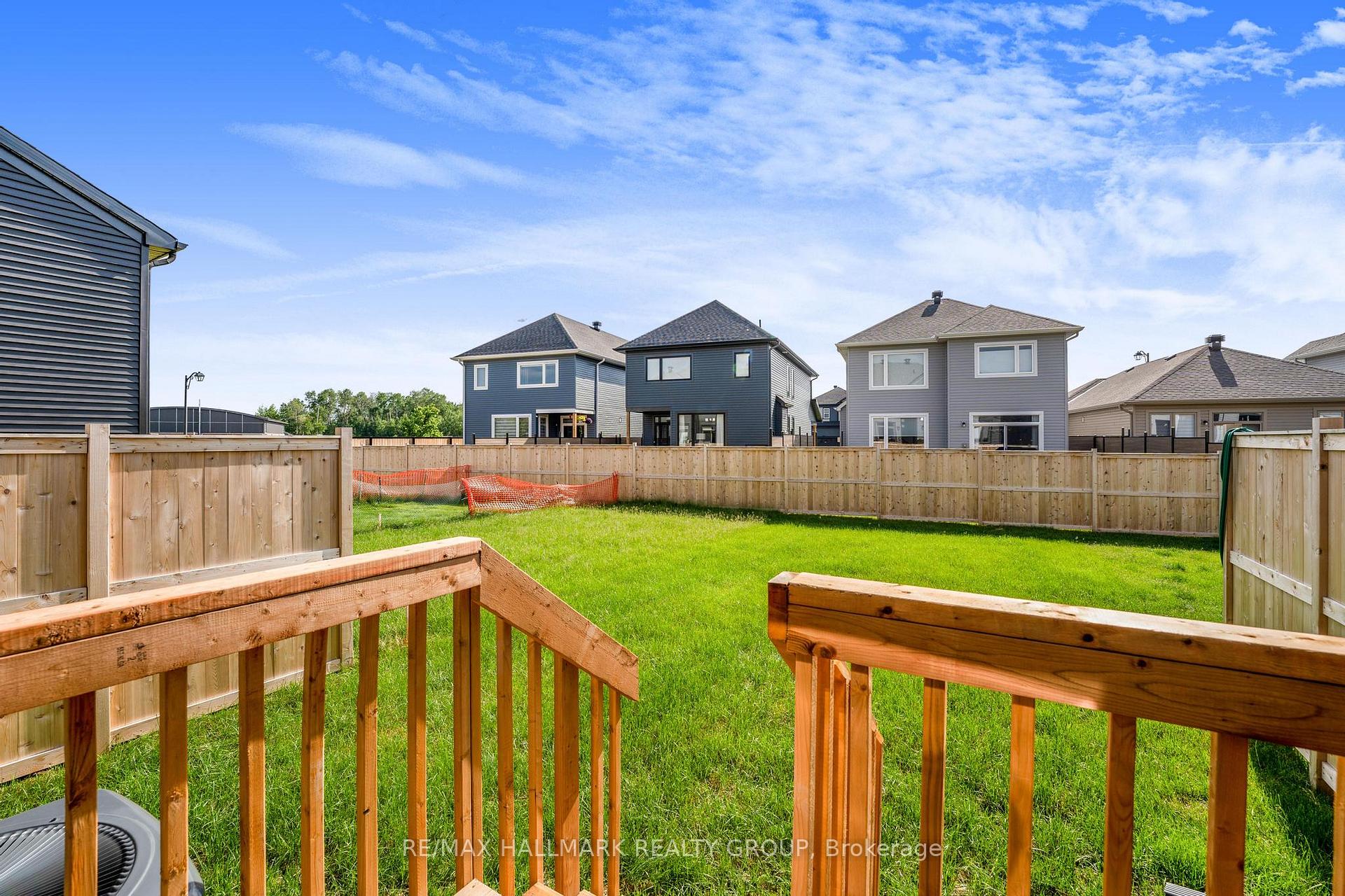 Photo 25 of 566 Cannes Crescent, Ottawa, Avalon East — HOMEH