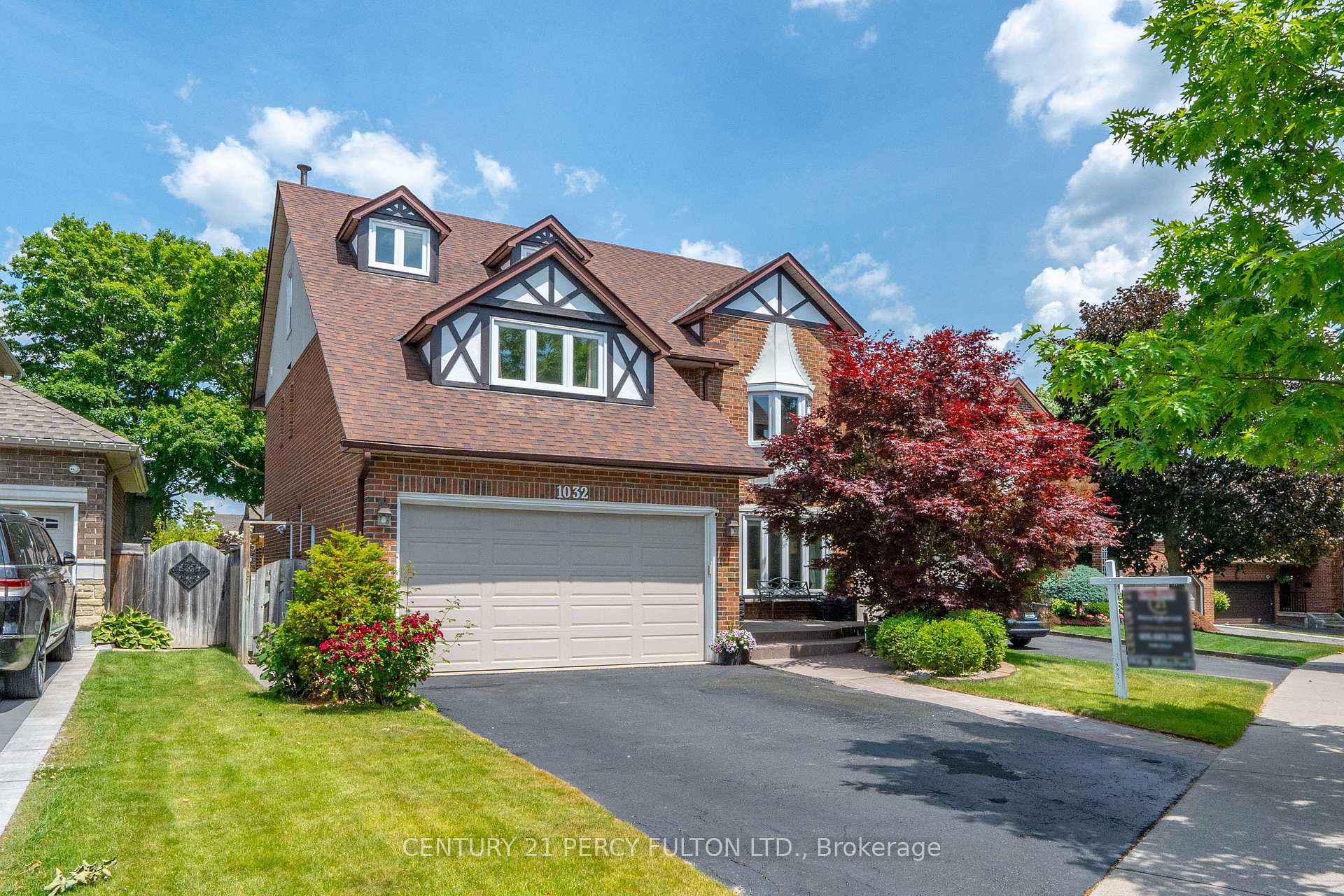 Front of 1032 Rambleberry Avenue