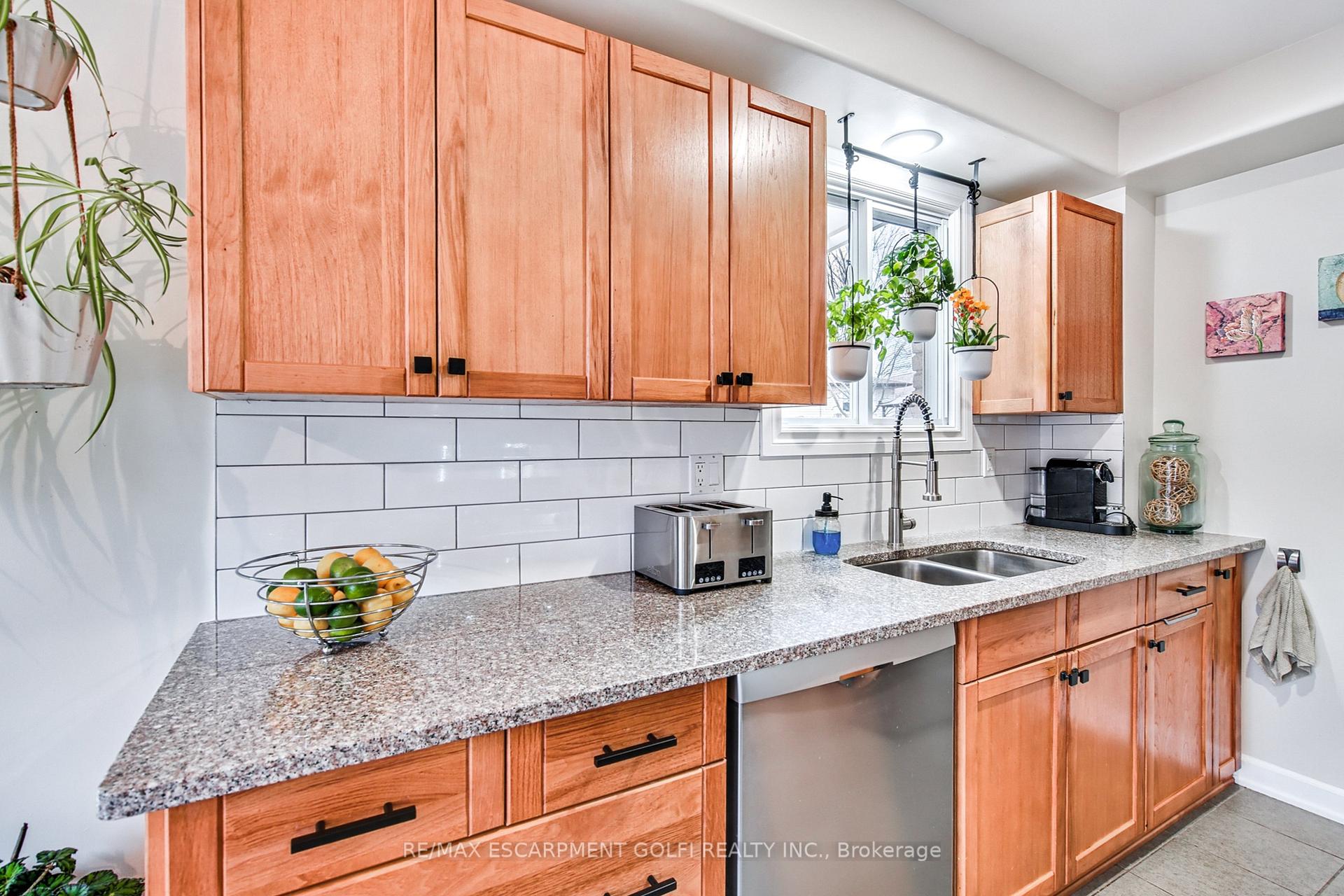 Photo 8 of 773 Laurier Avenue, Milton, Timberlea — HOMEH