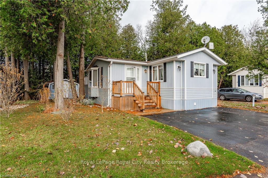 Photo 4 of 2 Spruce Avenue, Puslinch, Rural Puslinch East — HOMEH