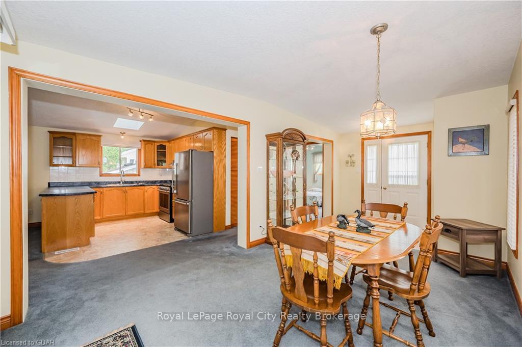 Photo 8 of 2 Spruce Avenue, Puslinch, Rural Puslinch East — HOMEH