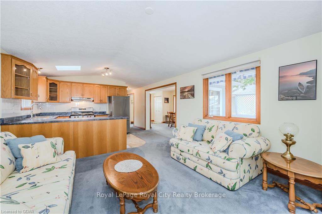 Photo 13 of 2 Spruce Avenue, Puslinch, Rural Puslinch East — HOMEH