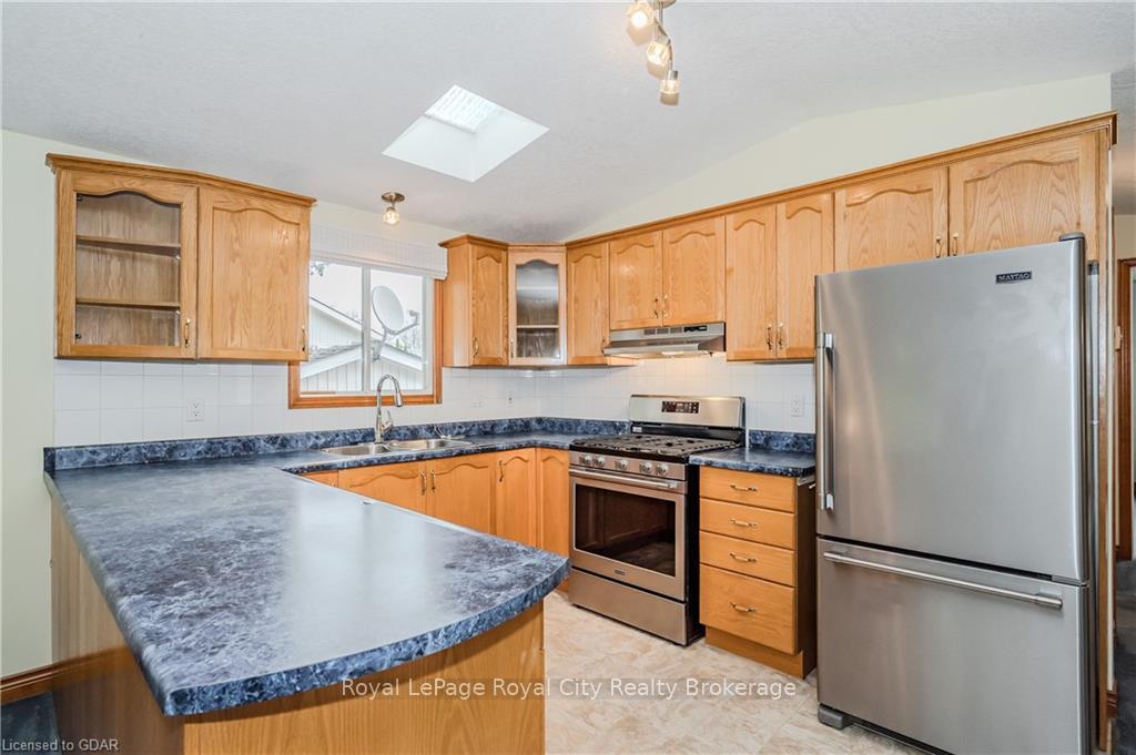 Photo 15 of 2 Spruce Avenue, Puslinch, Rural Puslinch East — HOMEH