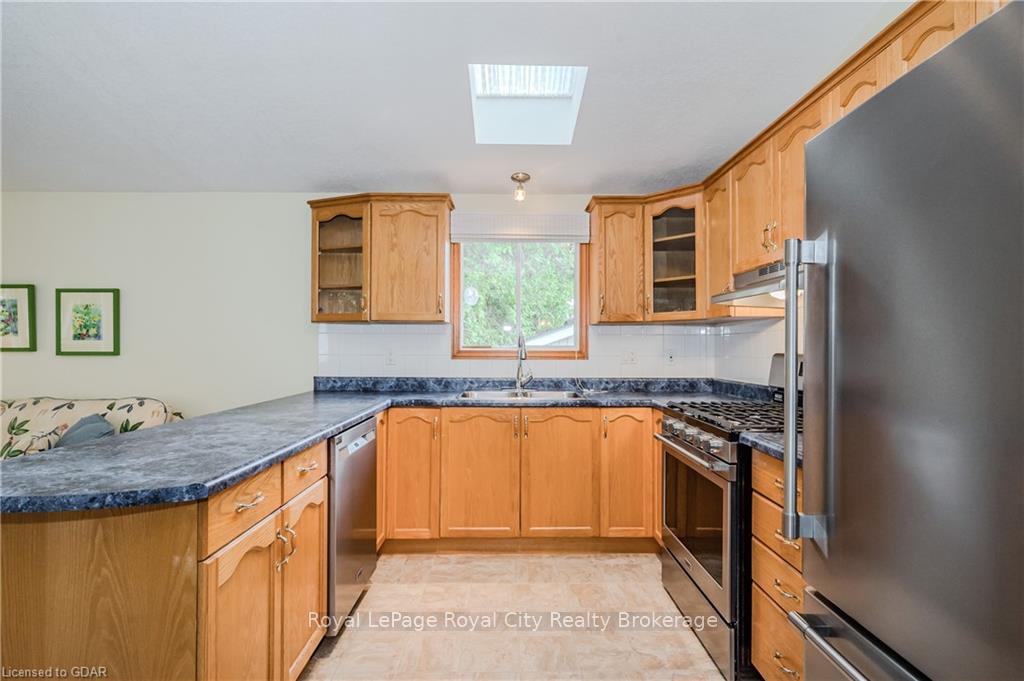Photo 19 of 2 Spruce Avenue, Puslinch, Rural Puslinch East — HOMEH