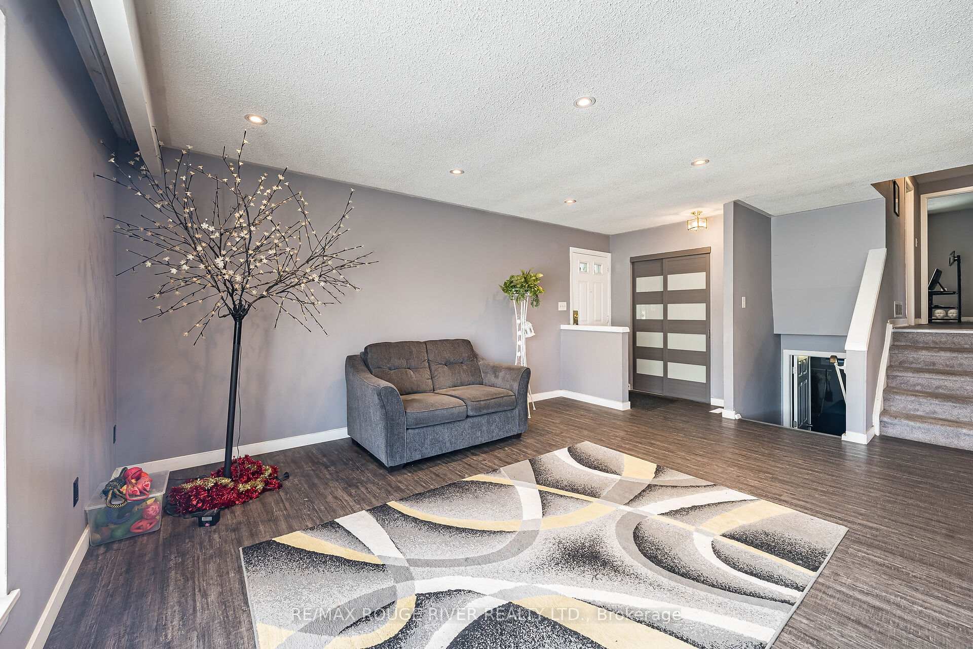 Photo 4 of 260 Harmony Road N, Oshawa, Eastdale — HOMEH