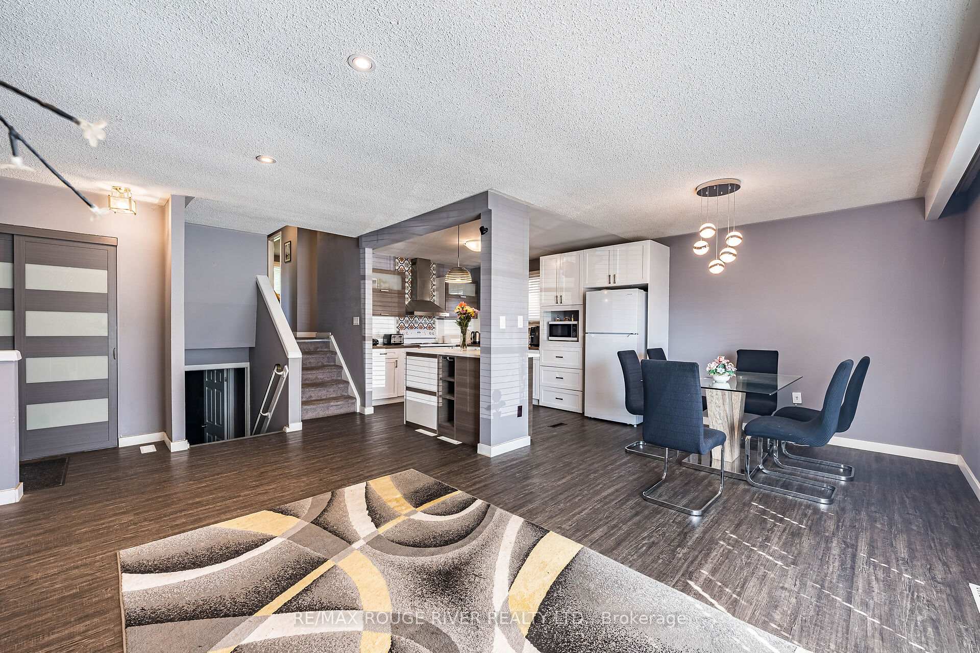 Photo 5 of 260 Harmony Road N, Oshawa, Eastdale — HOMEH