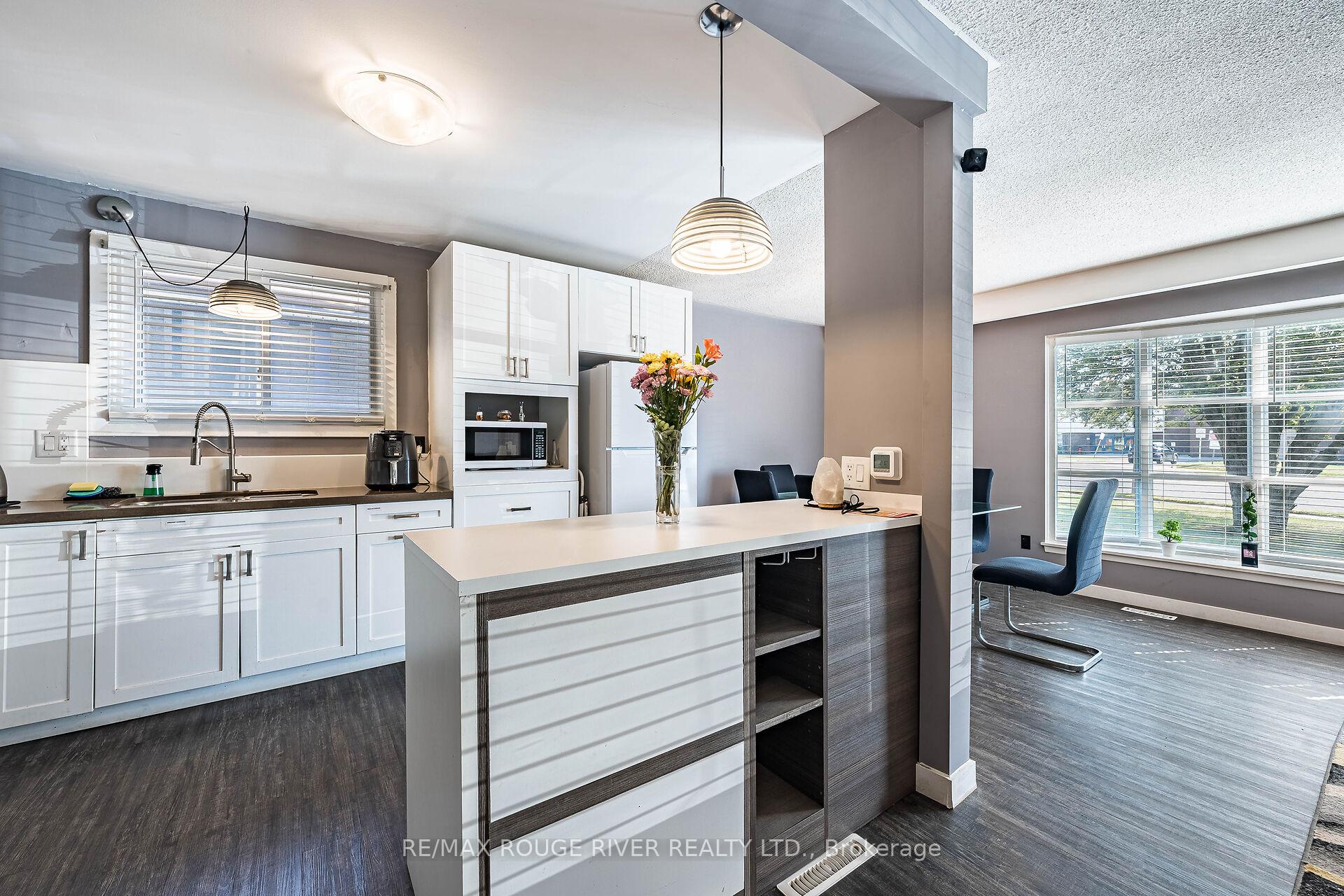 Photo 9 of 260 Harmony Road N, Oshawa, Eastdale — HOMEH