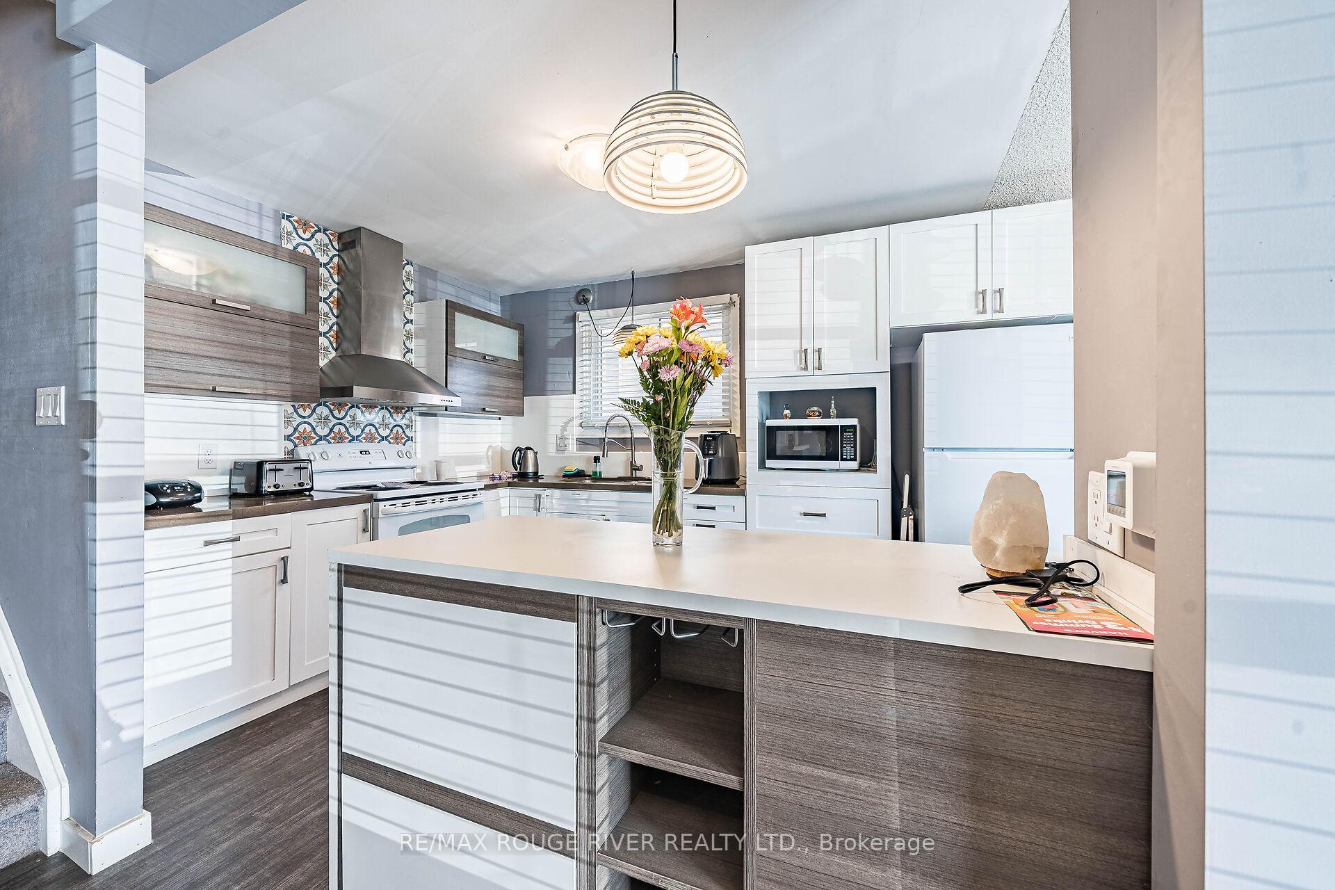 Photo 10 of 260 Harmony Road N, Oshawa, Eastdale — HOMEH