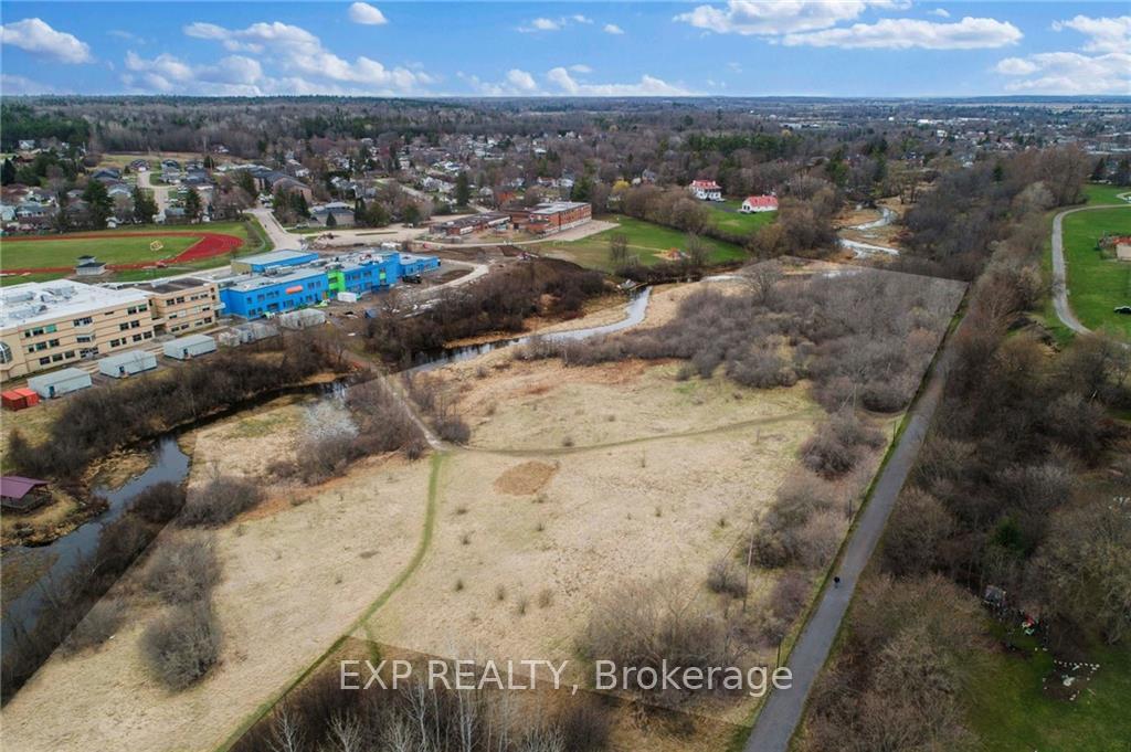 Photo 2 of 00 Barnet Boulevard, Renfrew — HOMEH