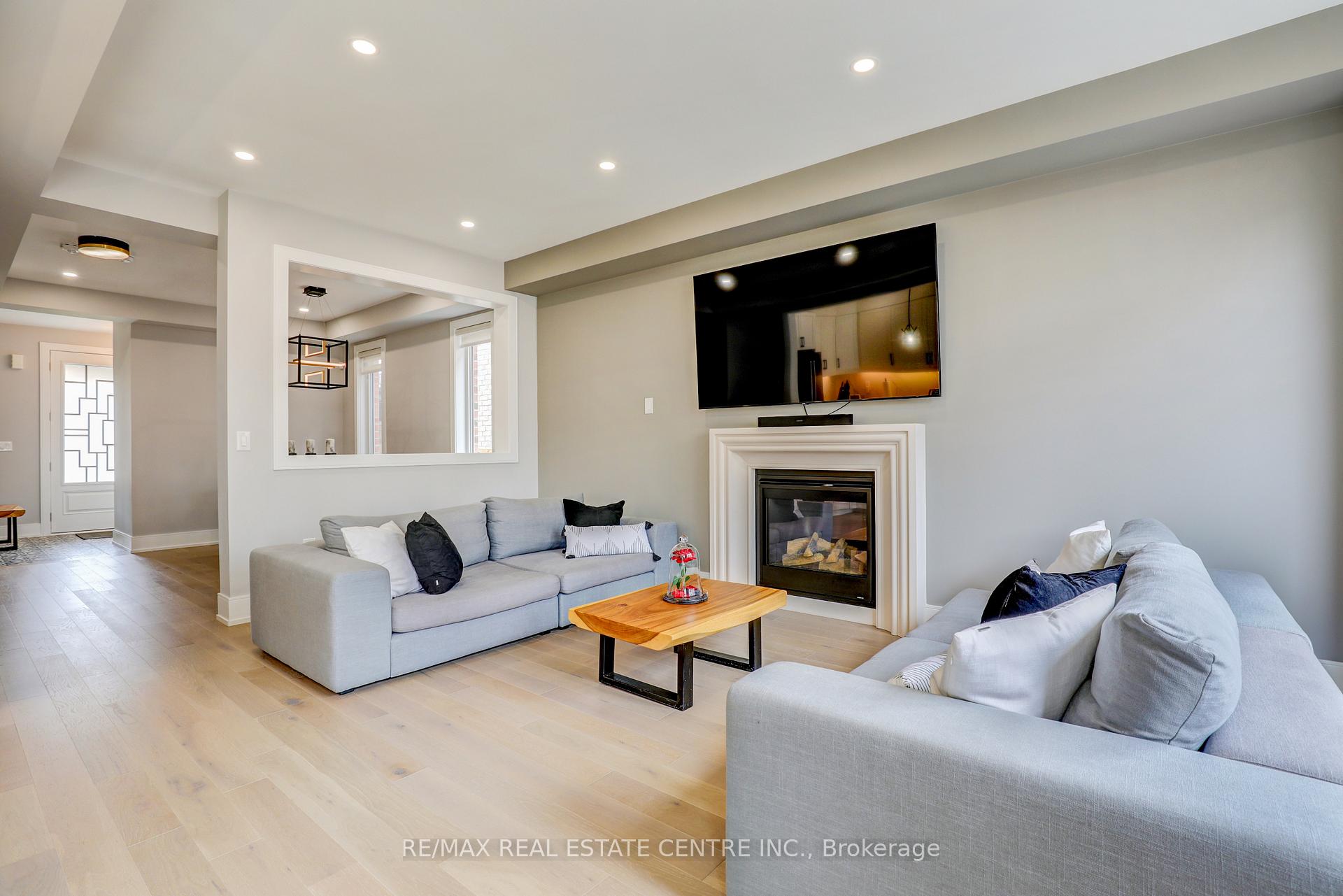 Photo 9 of 1004 Kingpeak Crescent, Pickering, Rural Pickering — HOMEH