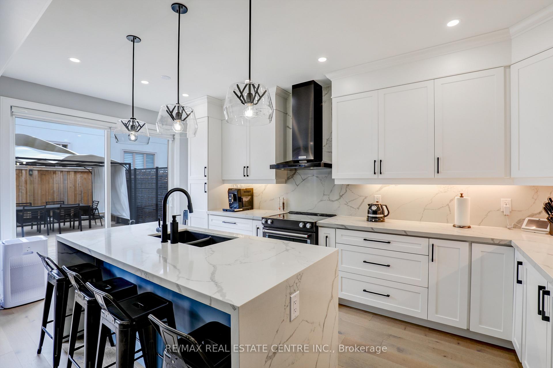 Photo 11 of 1004 Kingpeak Crescent, Pickering, Rural Pickering — HOMEH