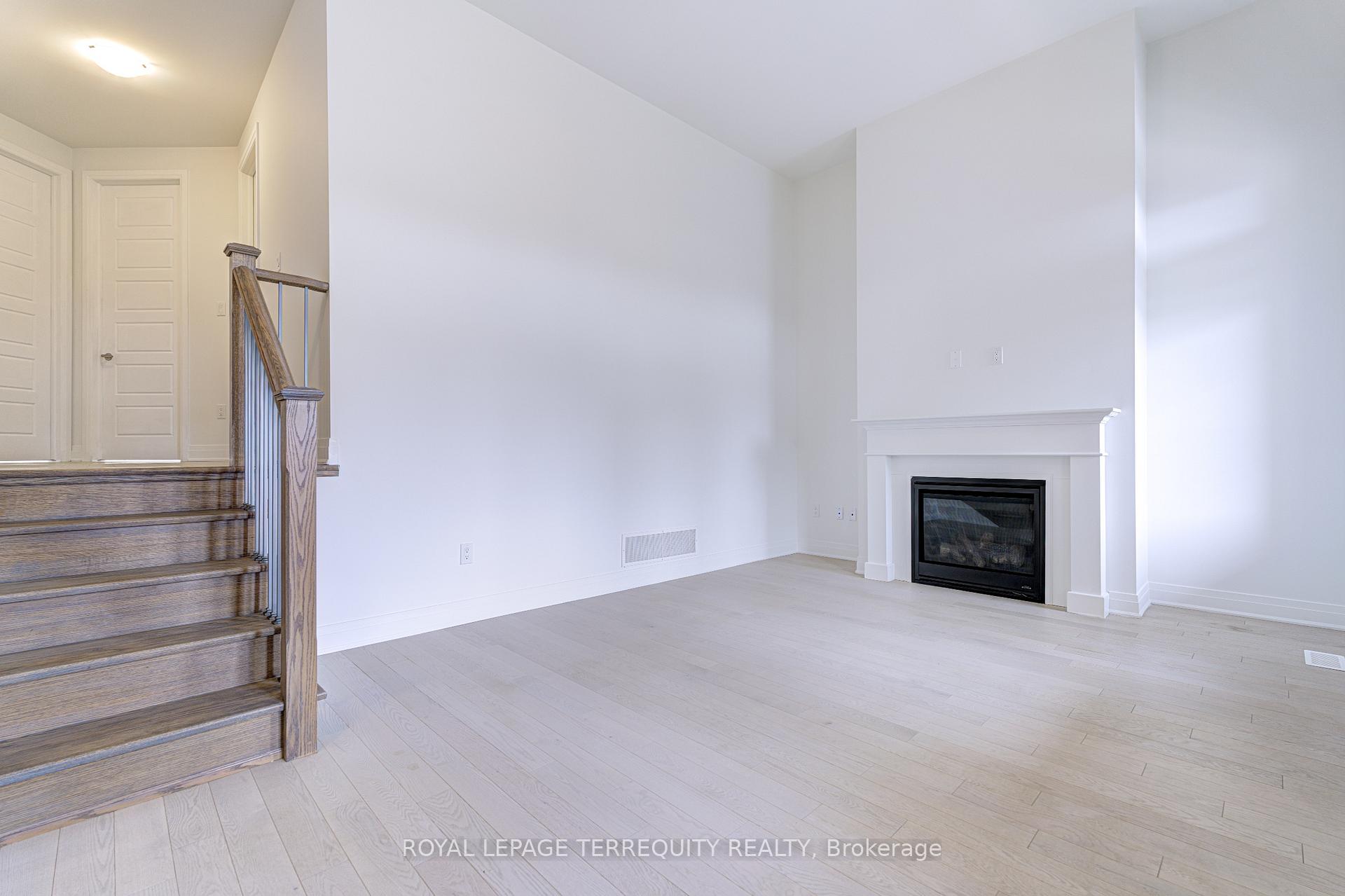 Photo 9 of 945 Chestnut Heights, Milton, Cobban — HOMEH