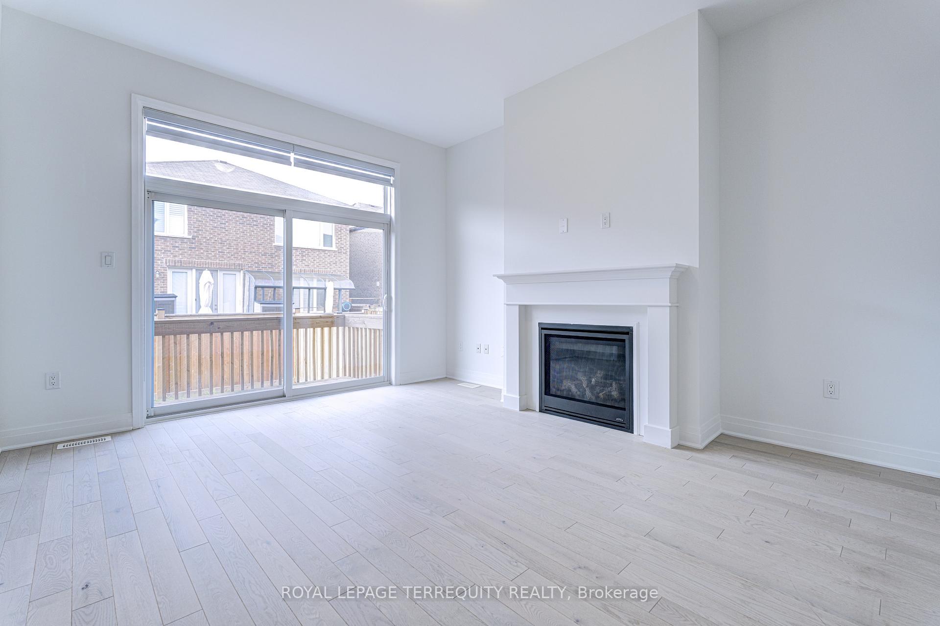 Photo 10 of 945 Chestnut Heights, Milton, Cobban — HOMEH