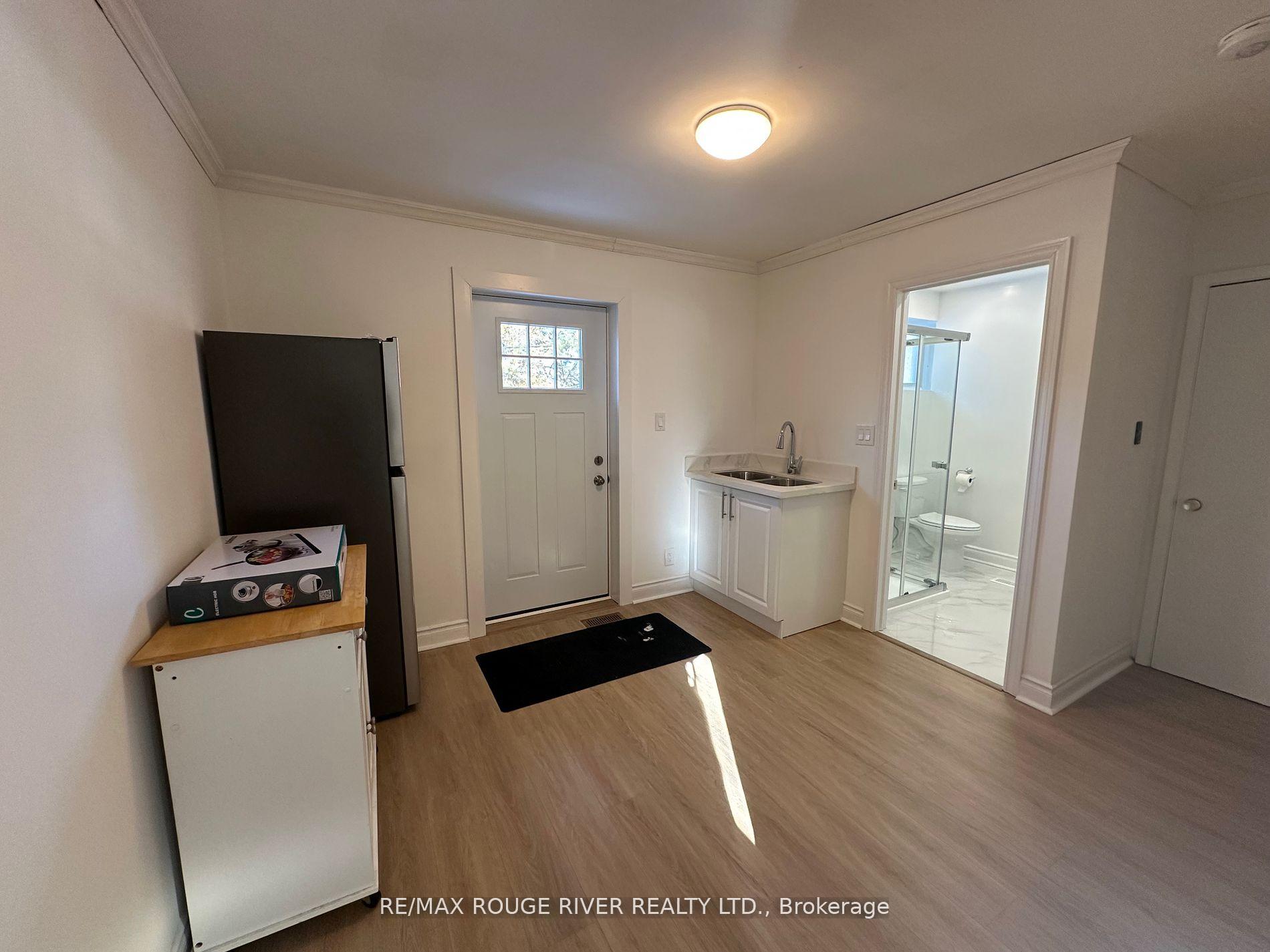 Photo 3 of Unit B, 1286 Radom Street, Pickering, Bay Ridges — HOMEH