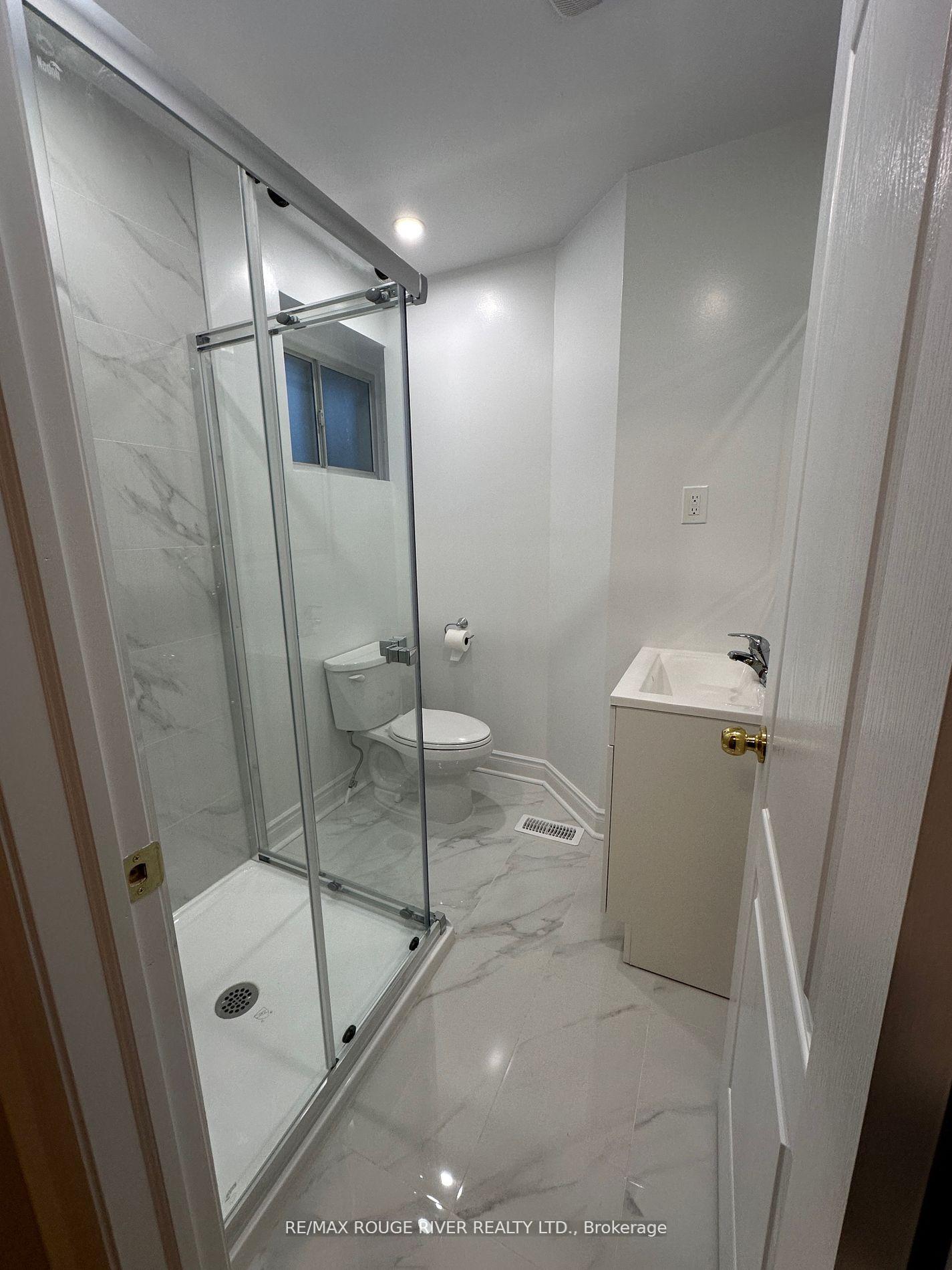 Photo 5 of Unit B, 1286 Radom Street, Pickering, Bay Ridges — HOMEH