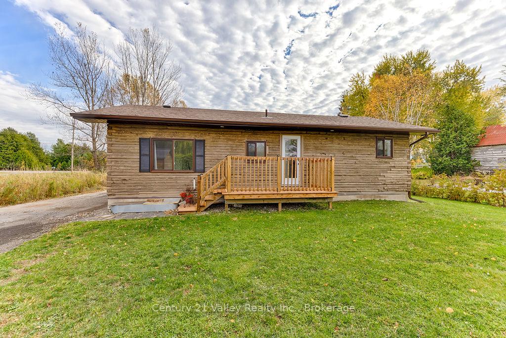 Photo 10 of 136 Pucker Street, Renfrew — HOMEH