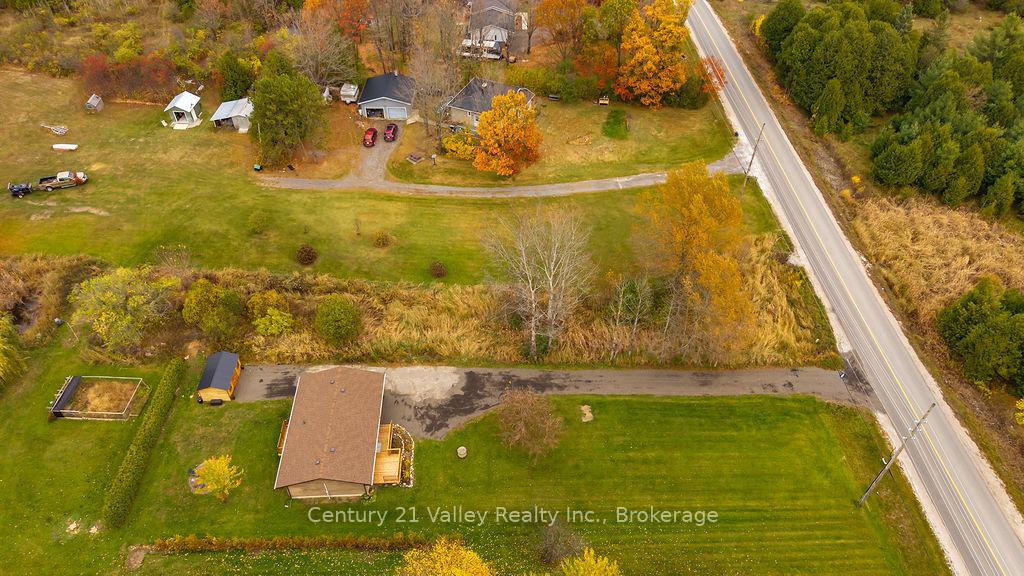 Photo 16 of 136 Pucker Street, Renfrew — HOMEH