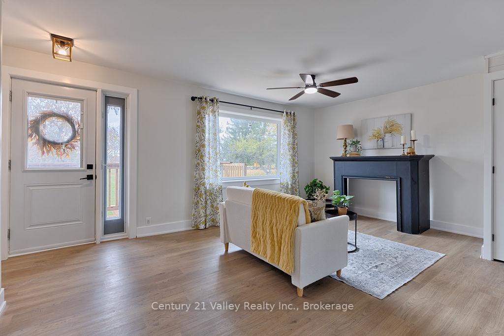 Photo 18 of 136 Pucker Street, Renfrew — HOMEH