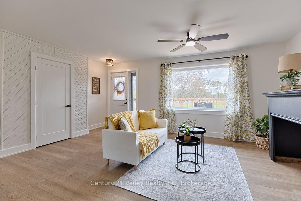 Photo 19 of 136 Pucker Street, Renfrew — HOMEH