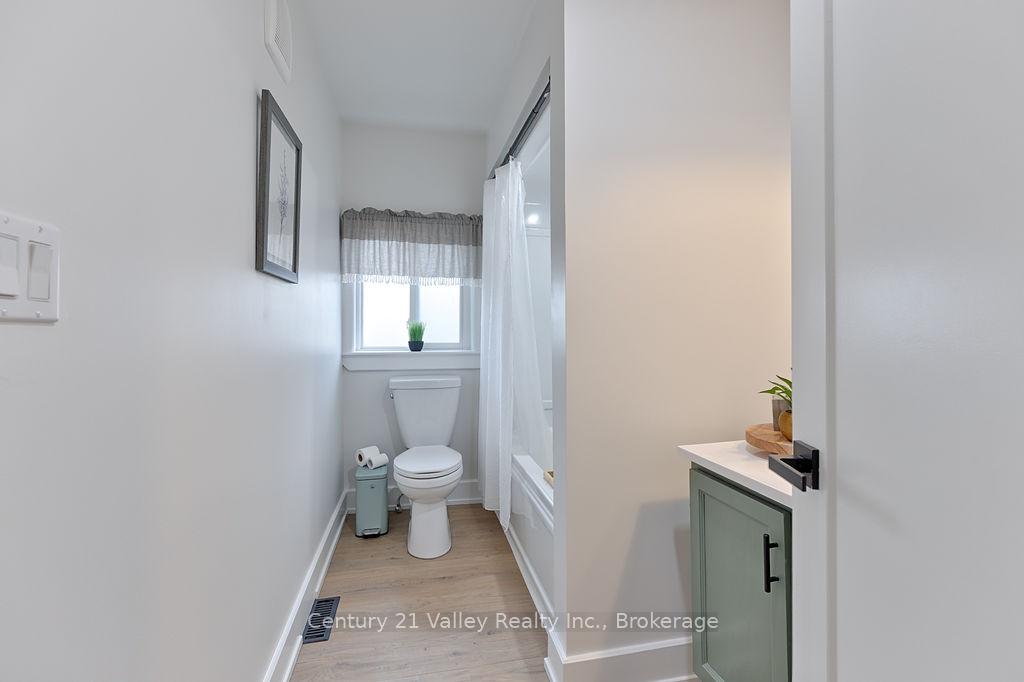 Photo 36 of 136 Pucker Street, Renfrew — HOMEH