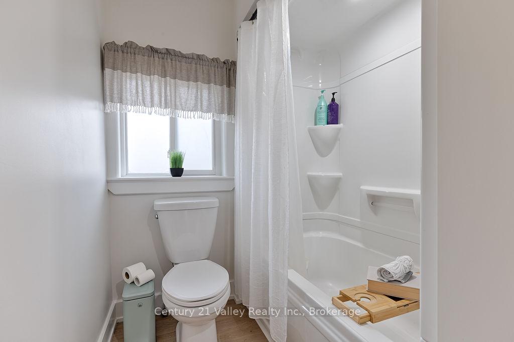 Photo 37 of 136 Pucker Street, Renfrew — HOMEH