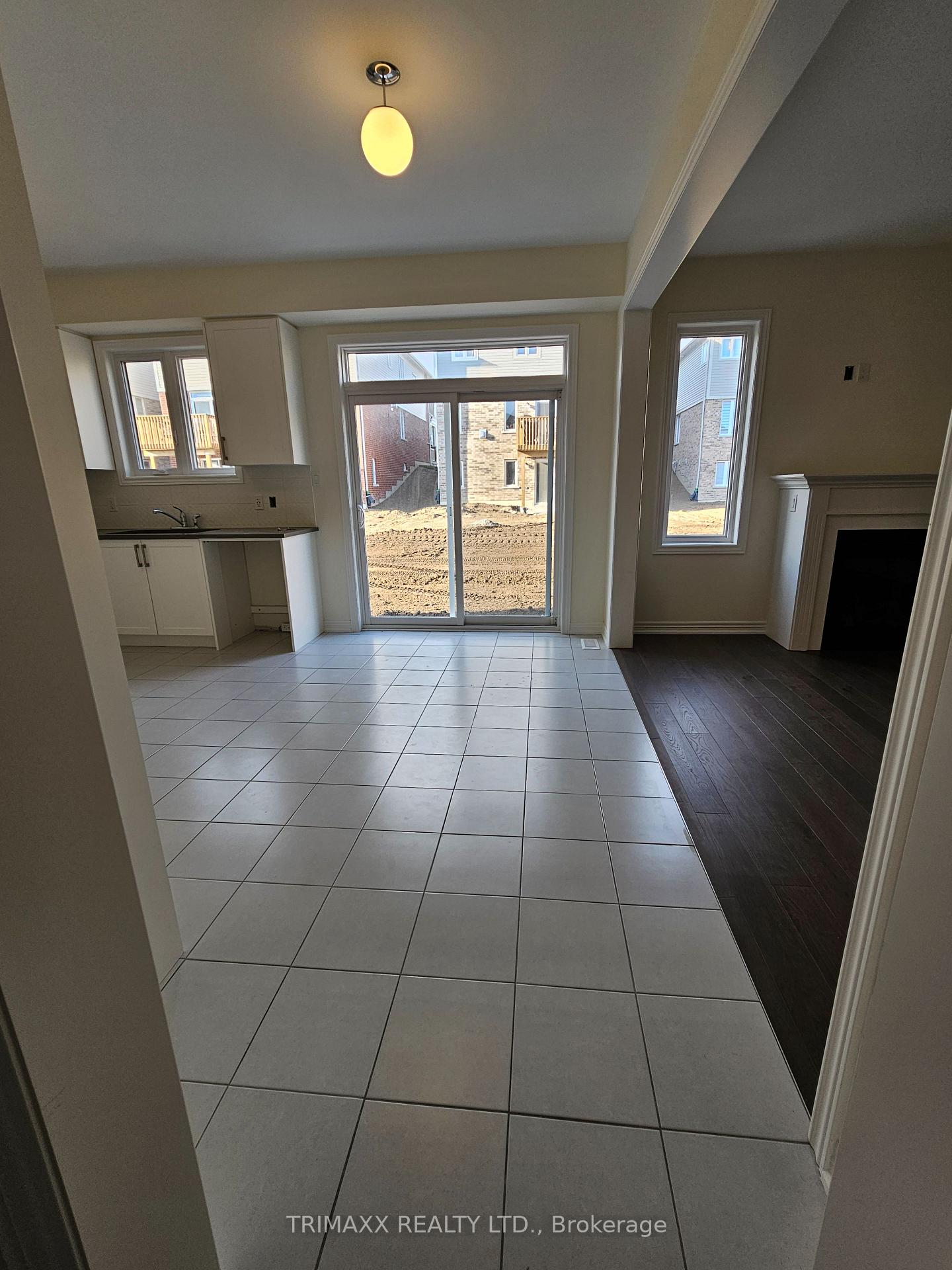 Photo 4 of 819 Steinberg Court, Peterborough, Monaghan Ward 2 — HOMEH