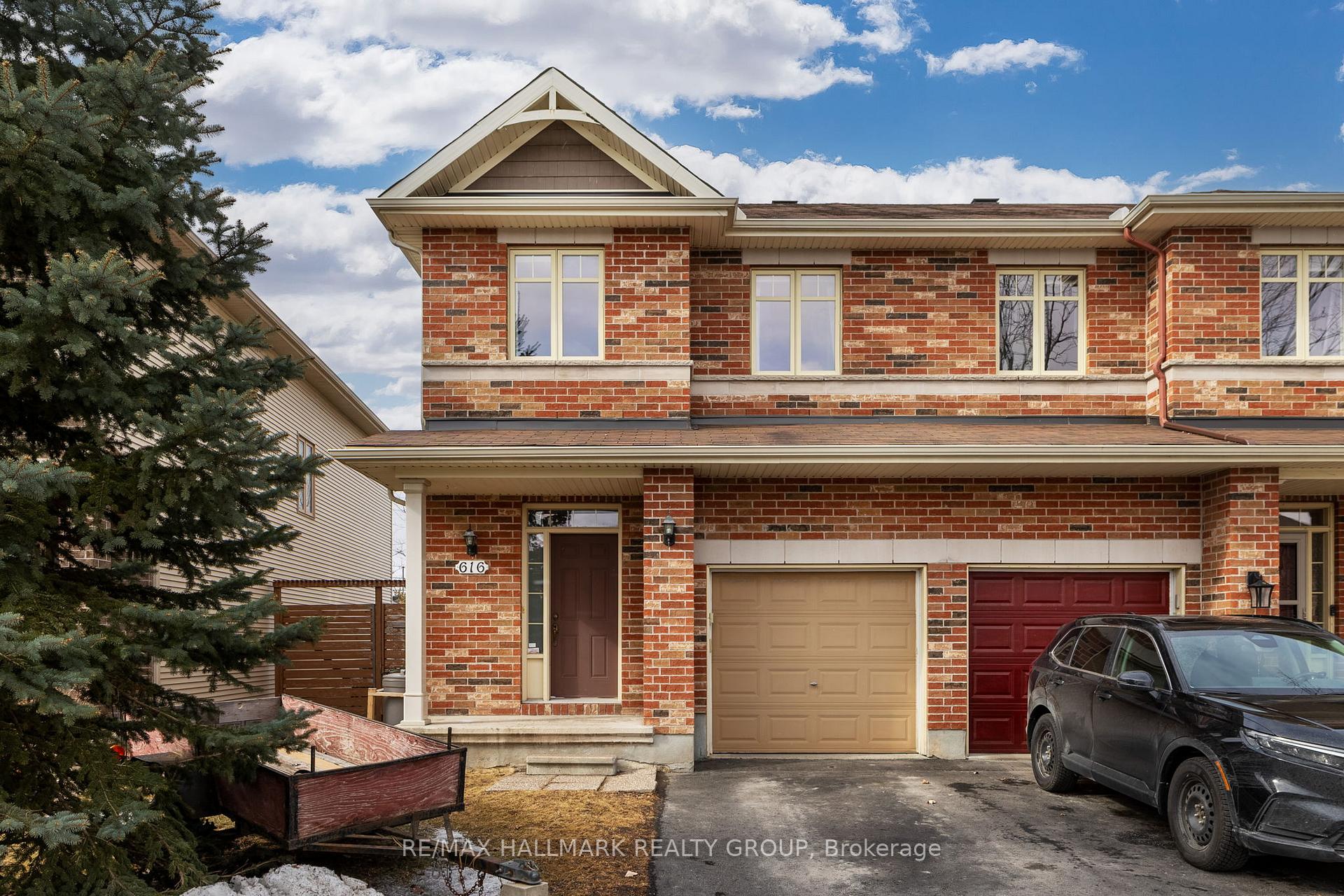 Photo 1 of 616 Everlasting Crescent, Ottawa, Springridge/East Village — HOMEH