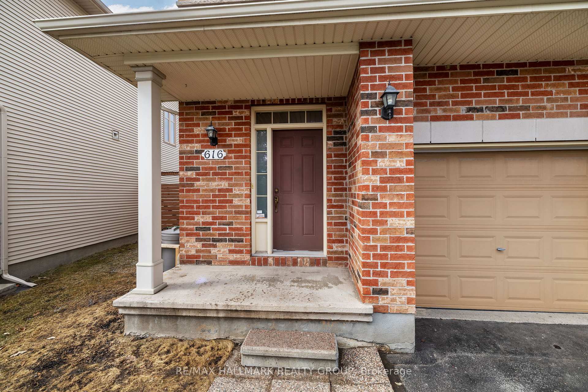 Photo 2 of 616 Everlasting Crescent, Ottawa, Springridge/East Village — HOMEH