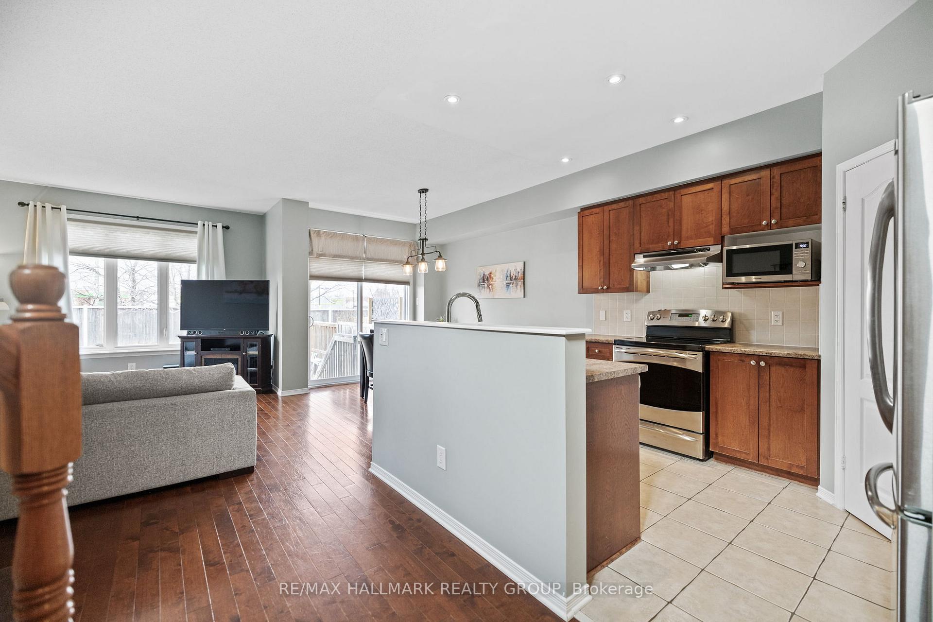 Photo 5 of 616 Everlasting Crescent, Ottawa, Springridge/East Village — HOMEH
