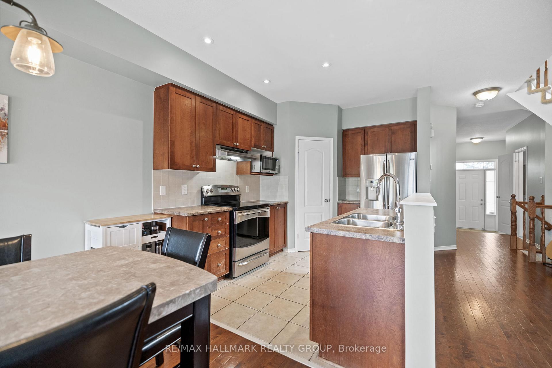 Photo 6 of 616 Everlasting Crescent, Ottawa, Springridge/East Village — HOMEH