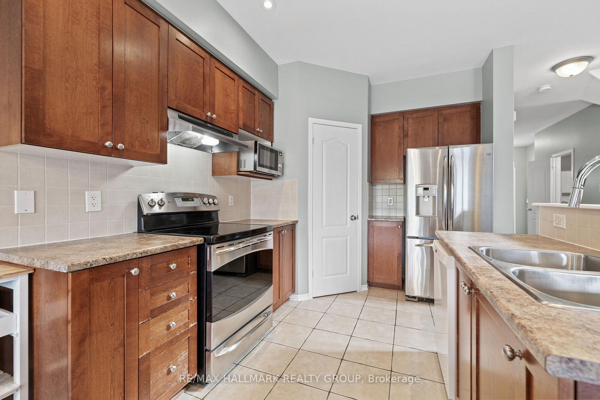Photo 7 of 616 Everlasting Crescent, Ottawa, Springridge/East Village — HOMEH