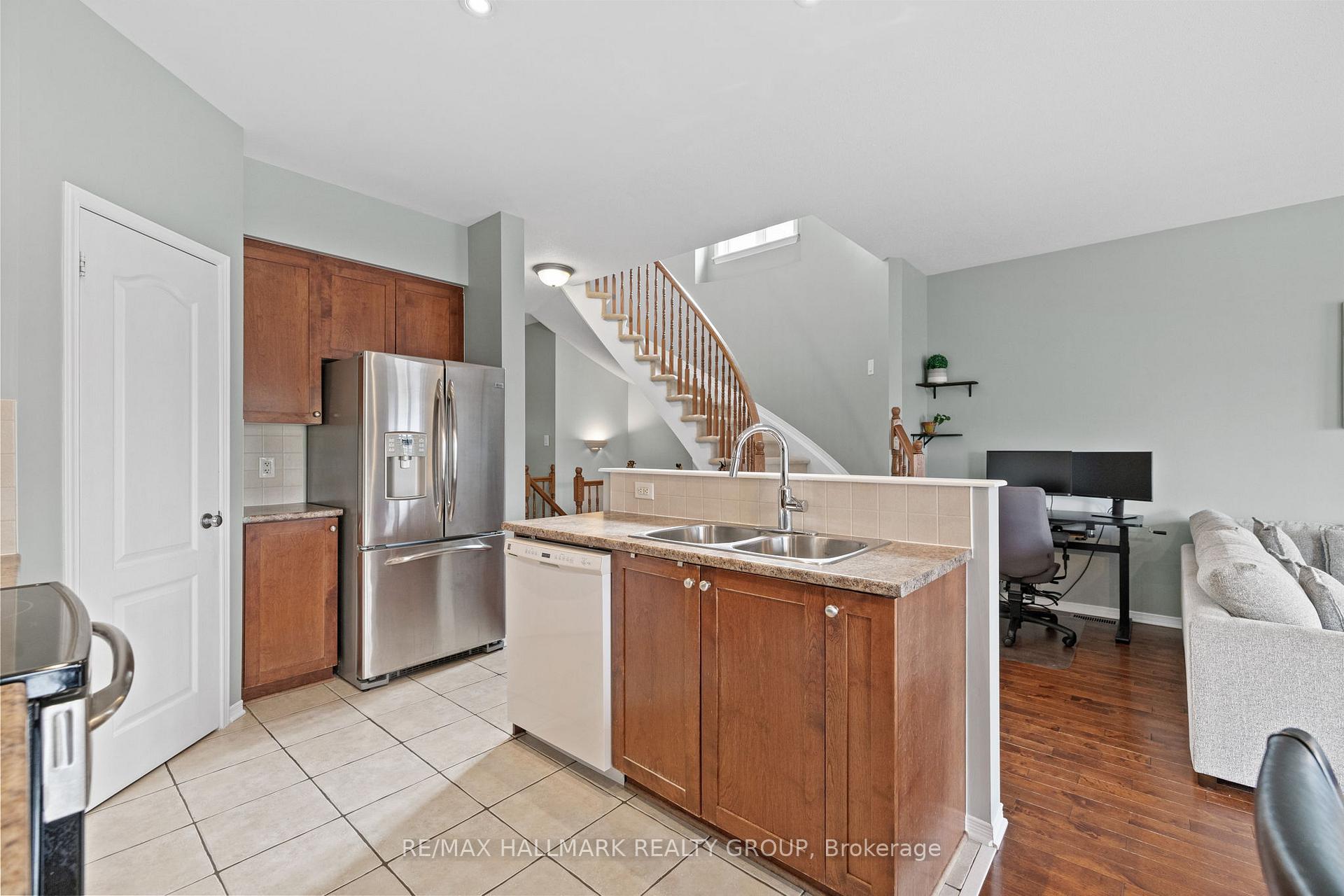 Photo 8 of 616 Everlasting Crescent, Ottawa, Springridge/East Village — HOMEH