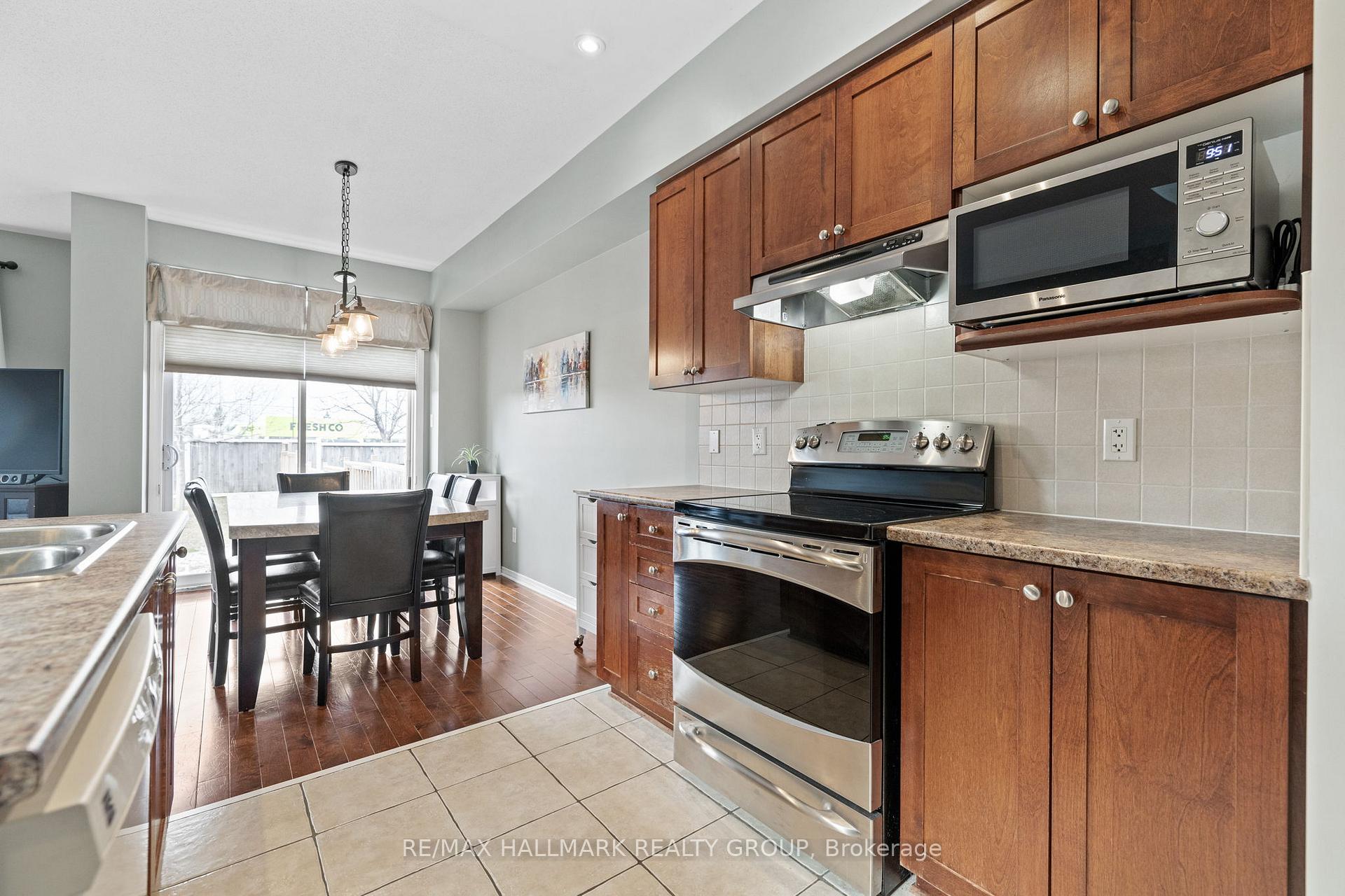 Photo 9 of 616 Everlasting Crescent, Ottawa, Springridge/East Village — HOMEH