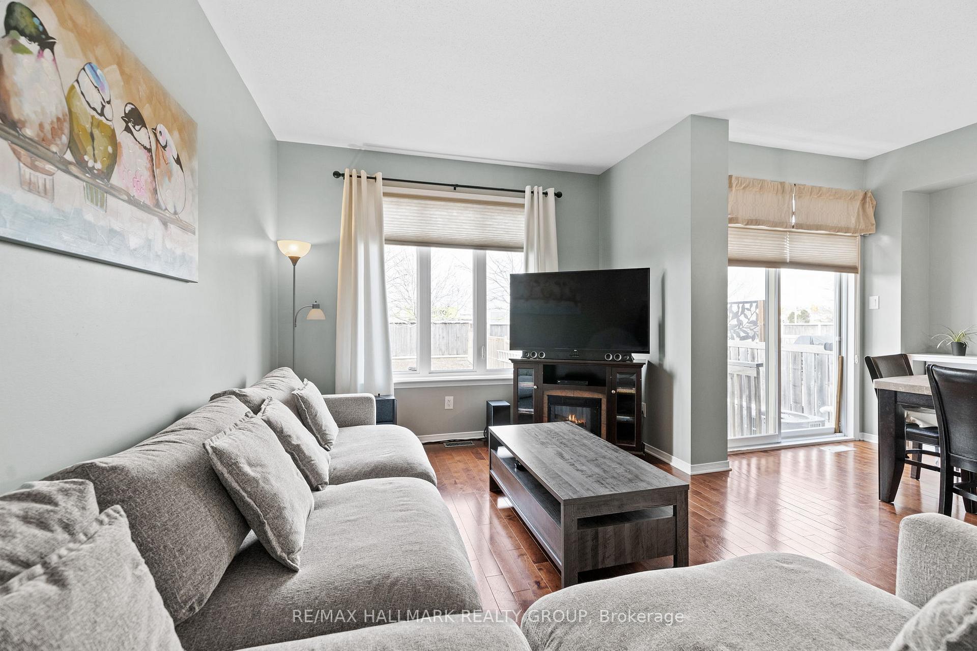 Photo 12 of 616 Everlasting Crescent, Ottawa, Springridge/East Village — HOMEH