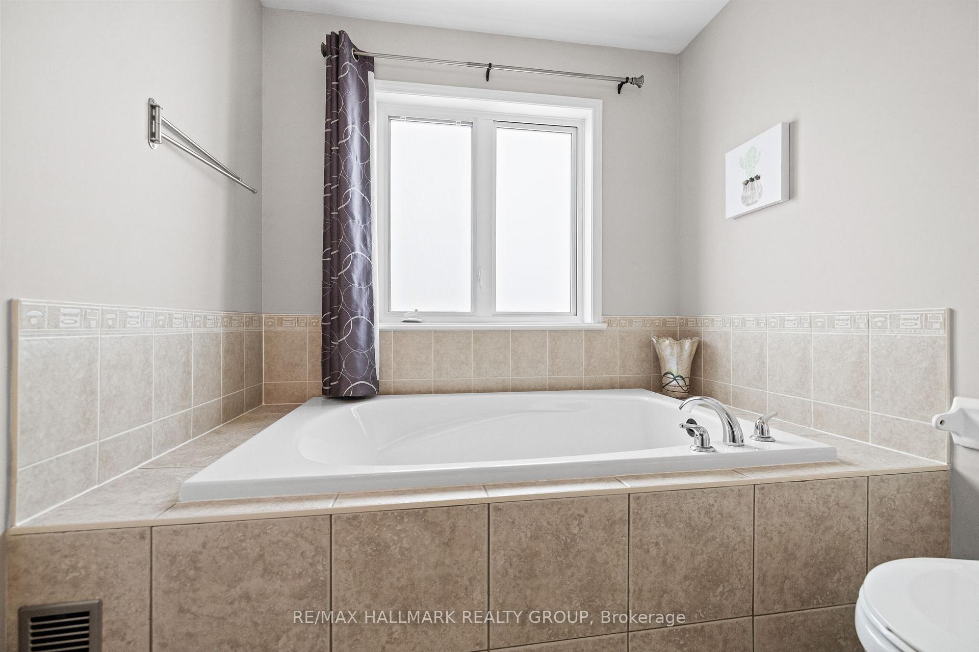 Photo 20 of 616 Everlasting Crescent, Ottawa, Springridge/East Village — HOMEH