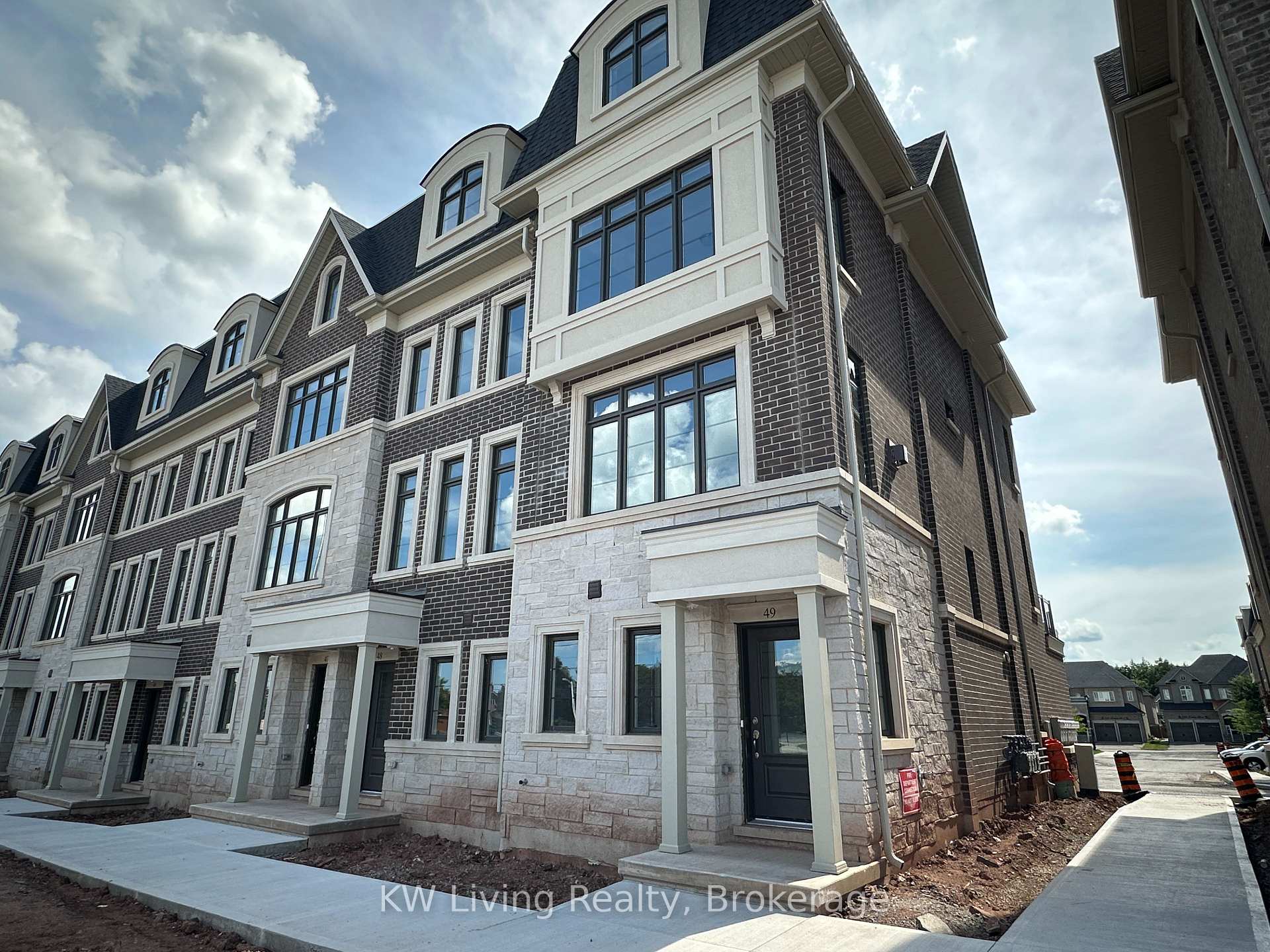 Front of Unit 49, 2140 Trafalgar Road