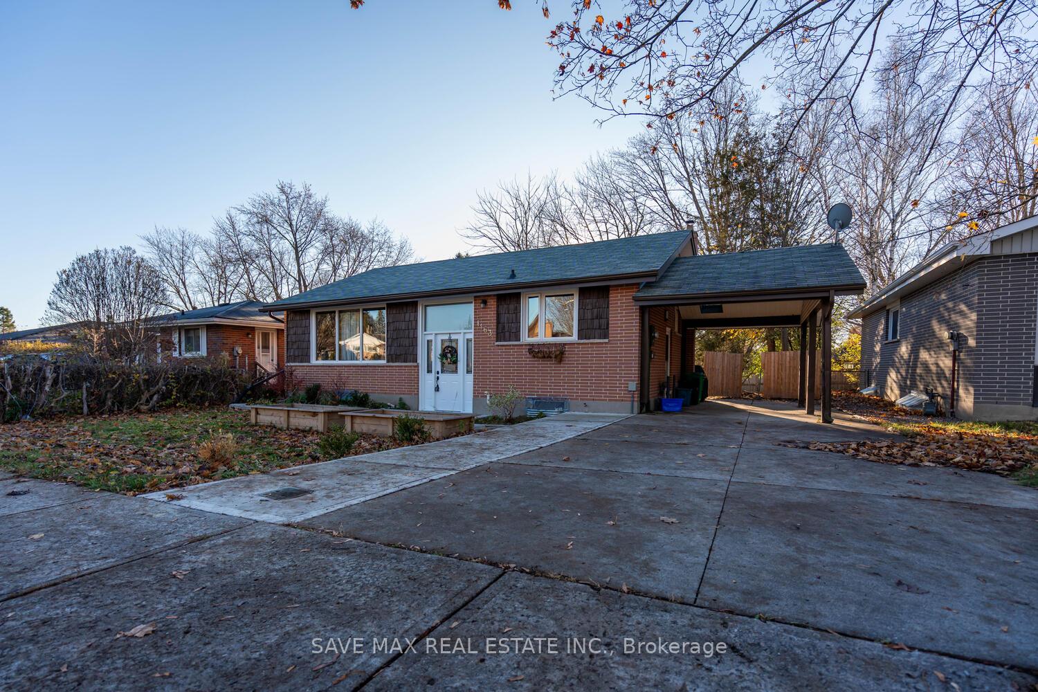 Front of 1163 Algonquin Boulevard