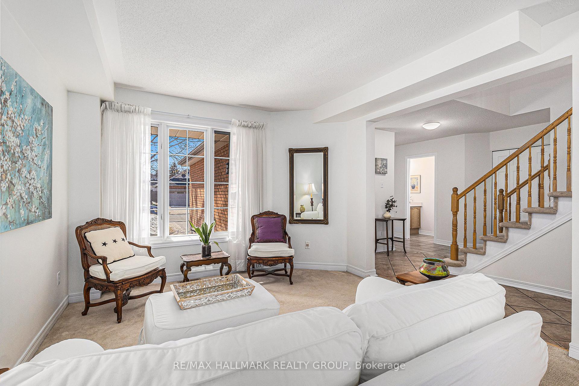 Photo 3 of 963 Como Crescent, Ottawa, Fallingbrook/Pineridge — HOMEH