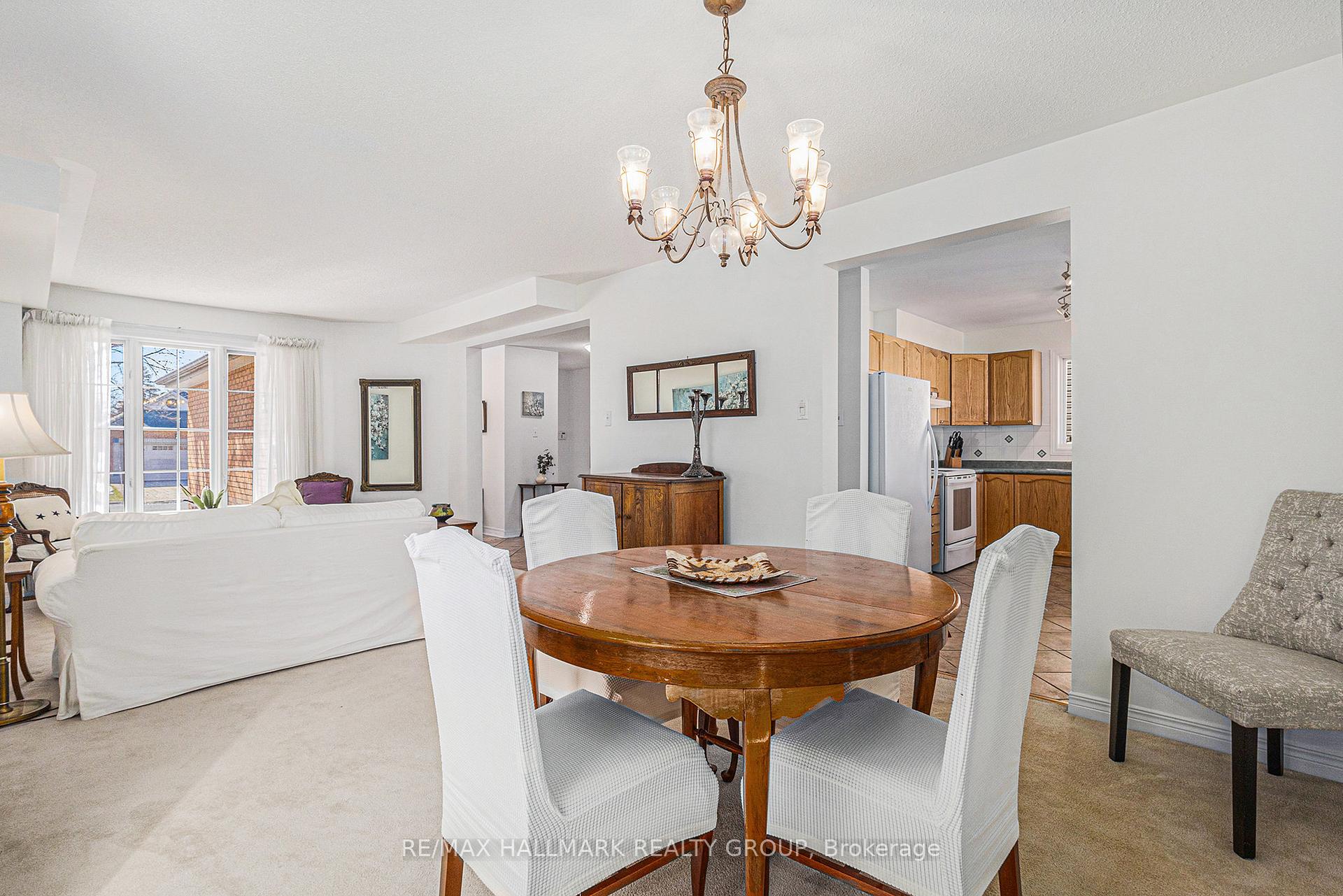 Photo 5 of 963 Como Crescent, Ottawa, Fallingbrook/Pineridge — HOMEH