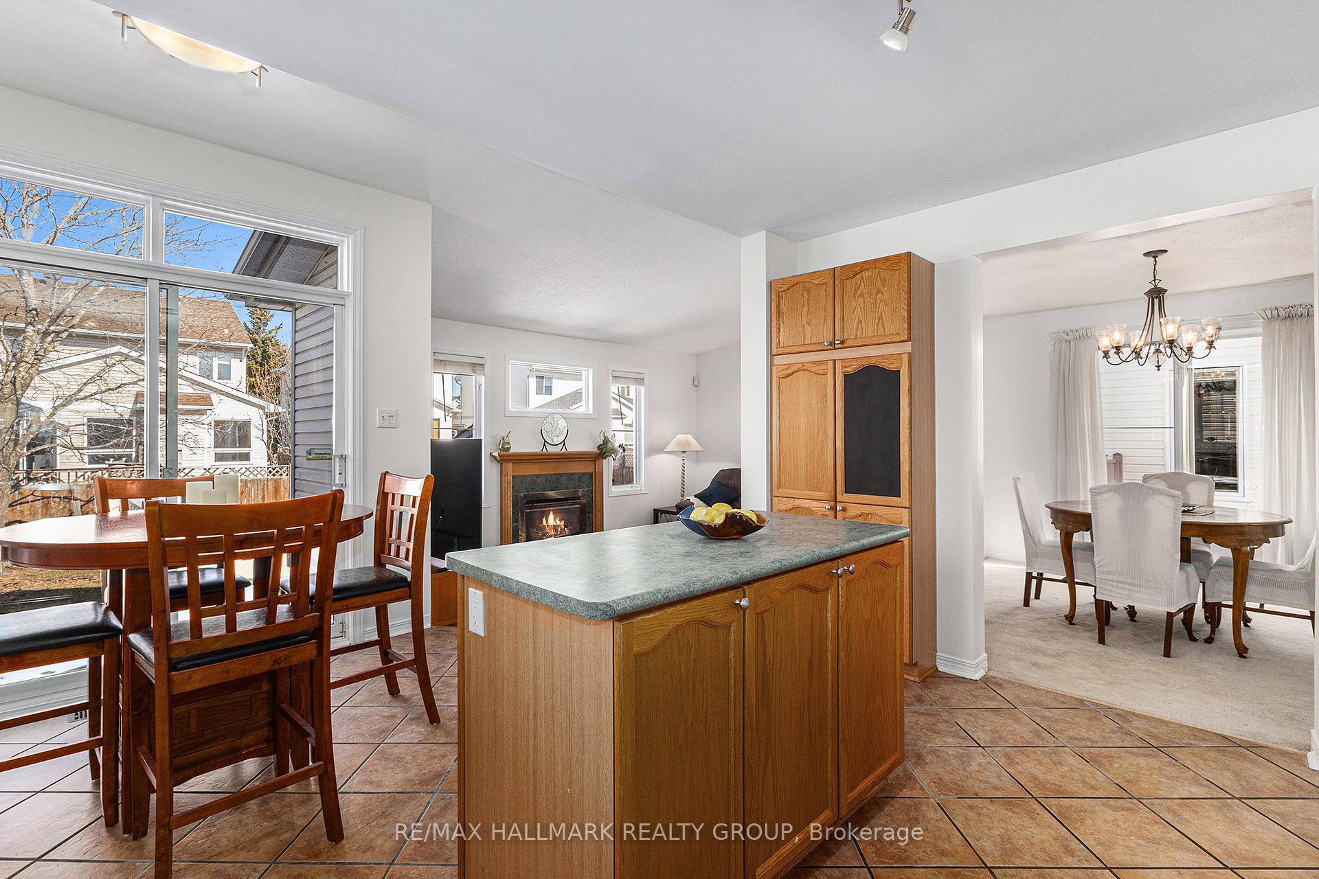 Photo 7 of 963 Como Crescent, Ottawa, Fallingbrook/Pineridge — HOMEH