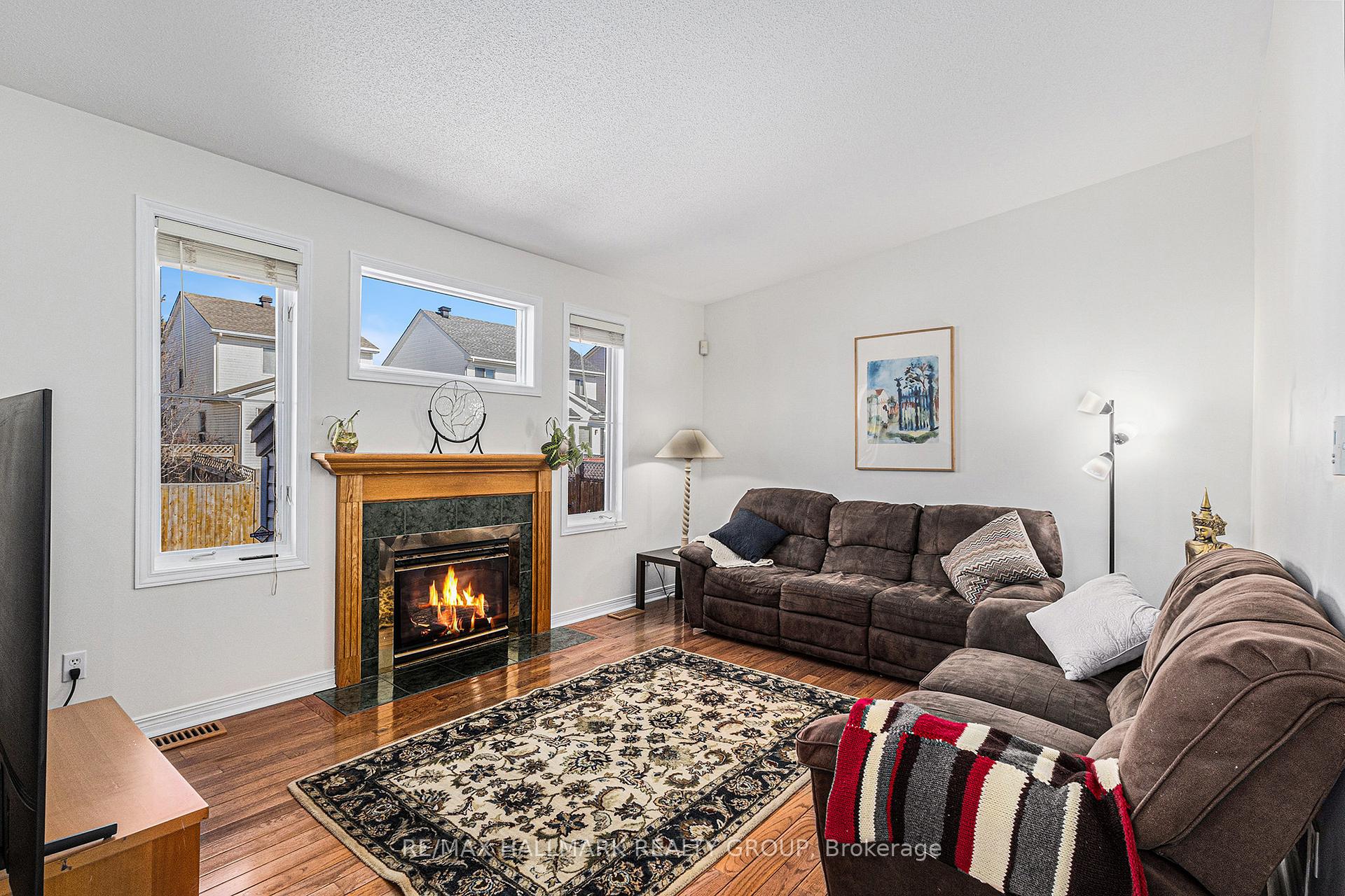 Photo 11 of 963 Como Crescent, Ottawa, Fallingbrook/Pineridge — HOMEH