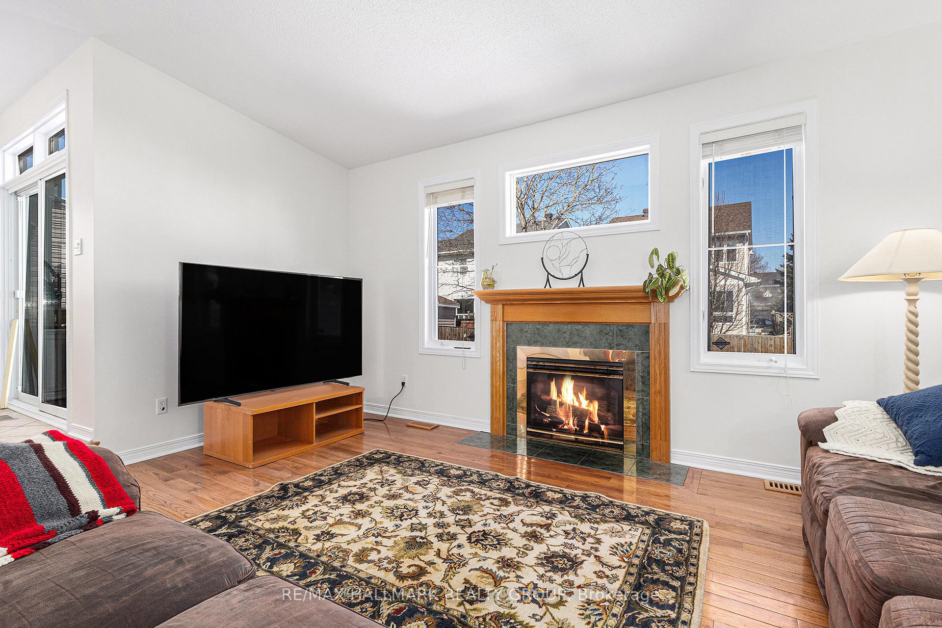 Photo 12 of 963 Como Crescent, Ottawa, Fallingbrook/Pineridge — HOMEH