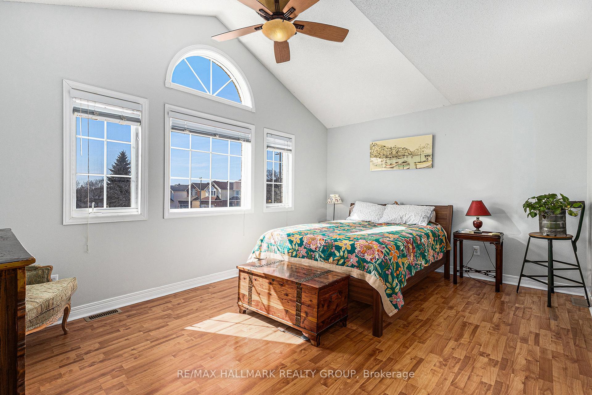 Photo 13 of 963 Como Crescent, Ottawa, Fallingbrook/Pineridge — HOMEH