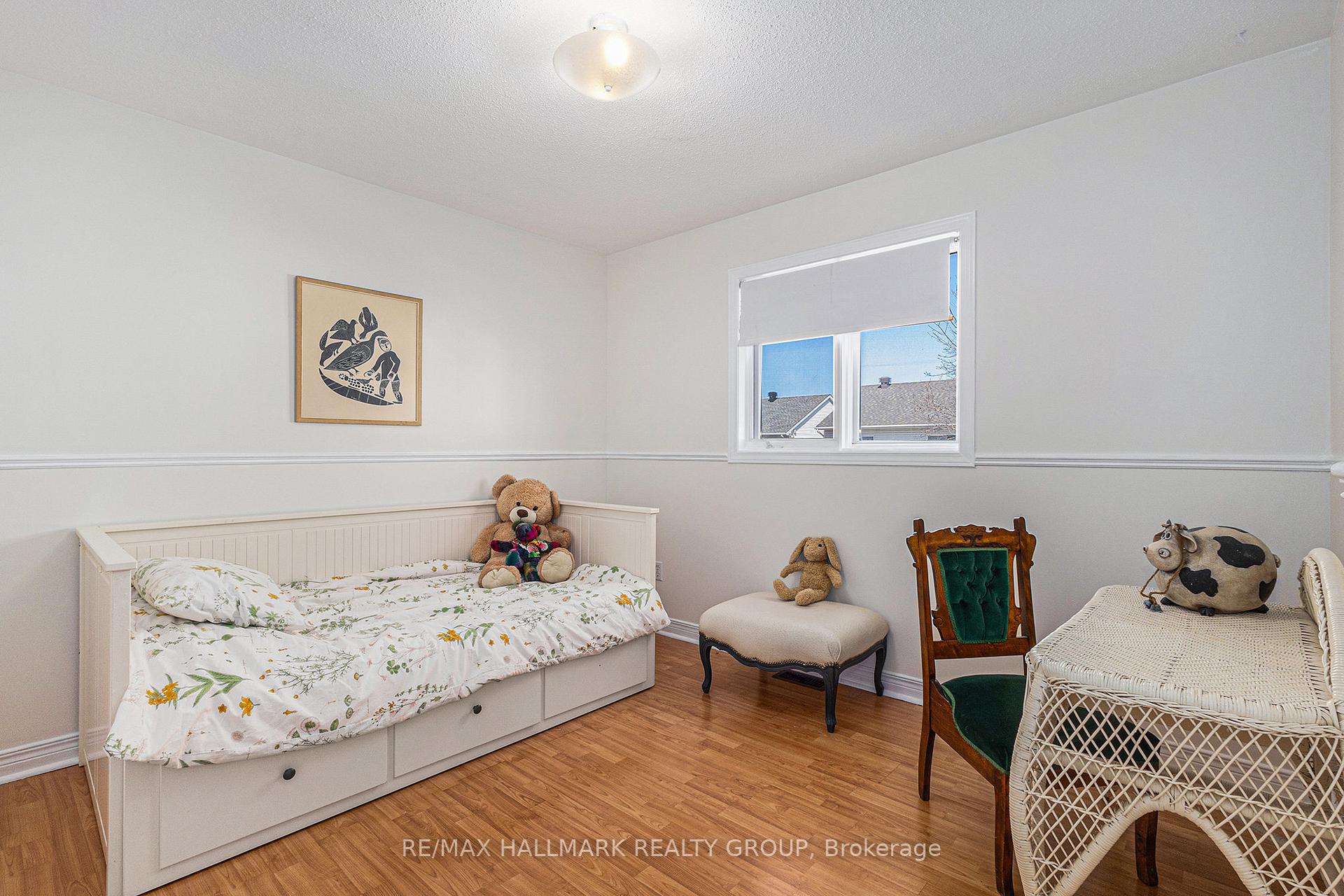 Photo 16 of 963 Como Crescent, Ottawa, Fallingbrook/Pineridge — HOMEH