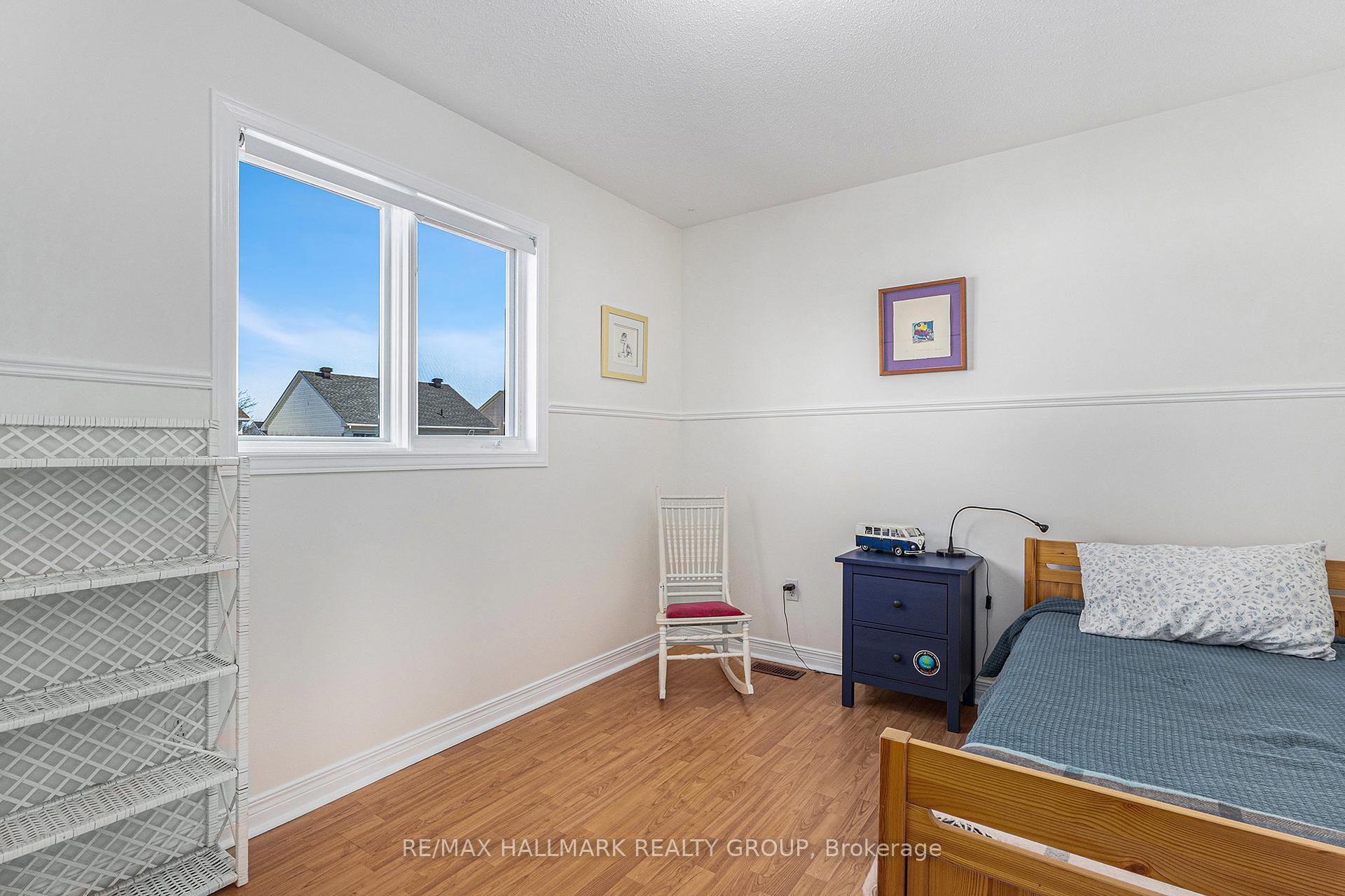 Photo 17 of 963 Como Crescent, Ottawa, Fallingbrook/Pineridge — HOMEH
