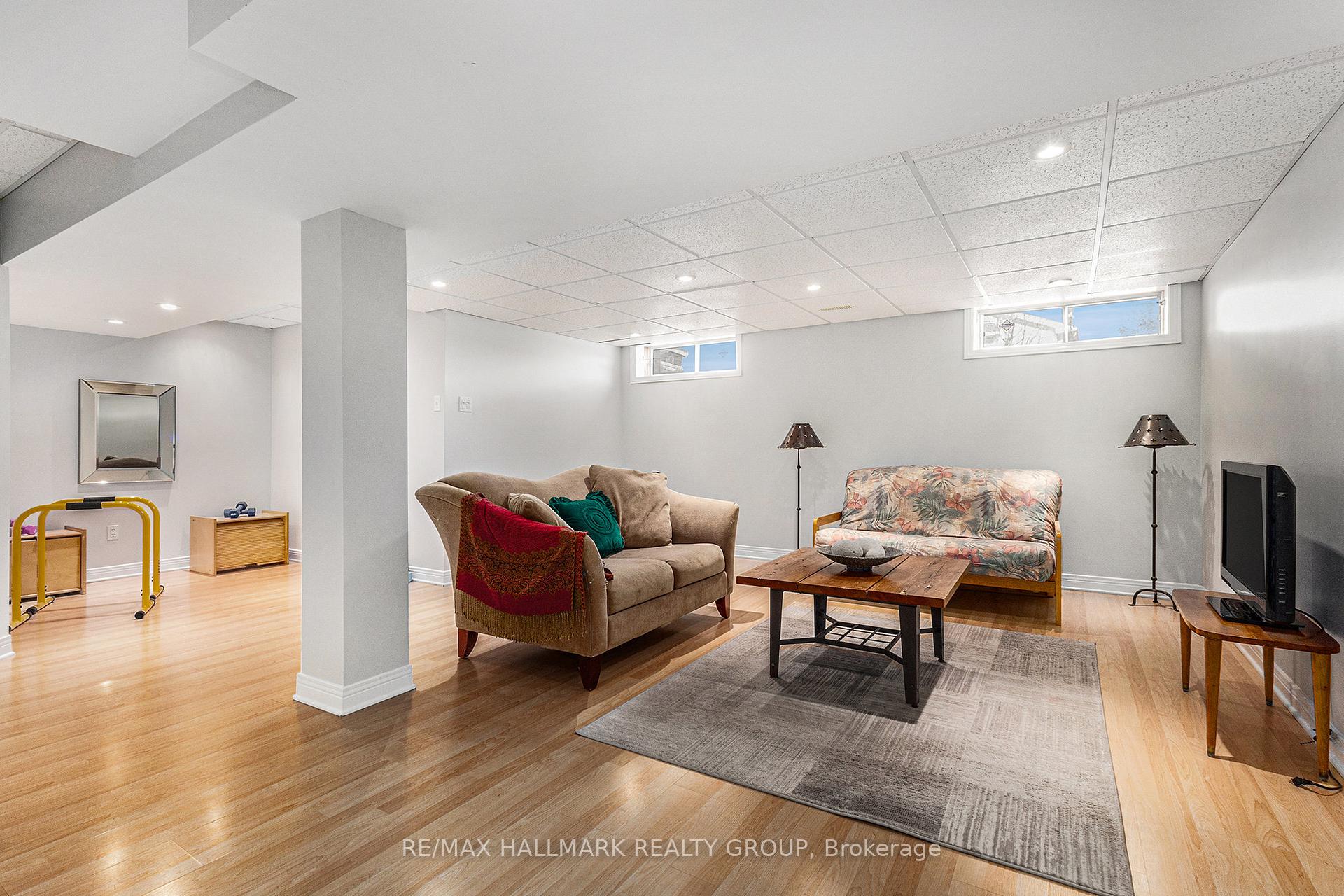 Photo 20 of 963 Como Crescent, Ottawa, Fallingbrook/Pineridge — HOMEH