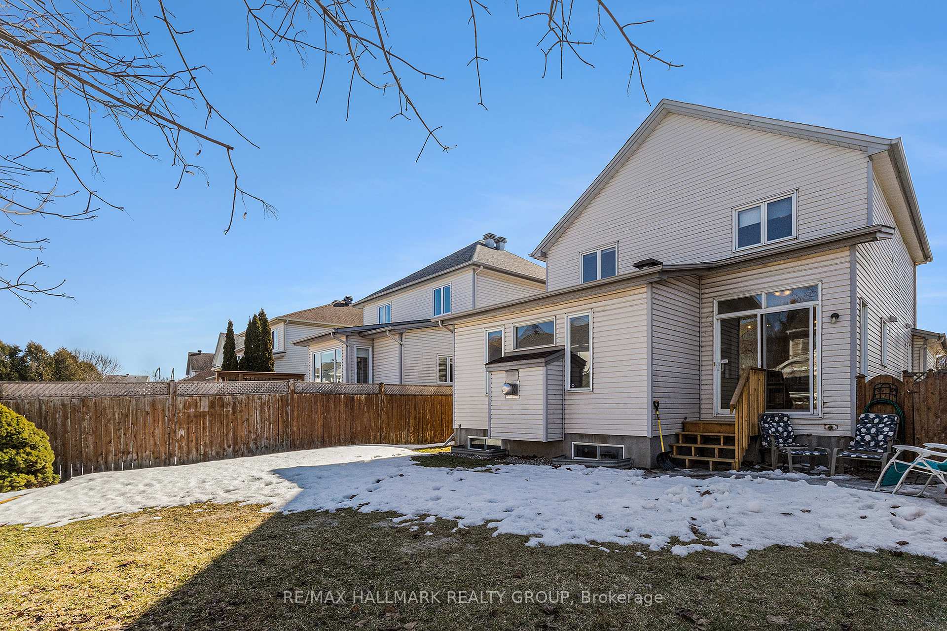 Photo 23 of 963 Como Crescent, Ottawa, Fallingbrook/Pineridge — HOMEH