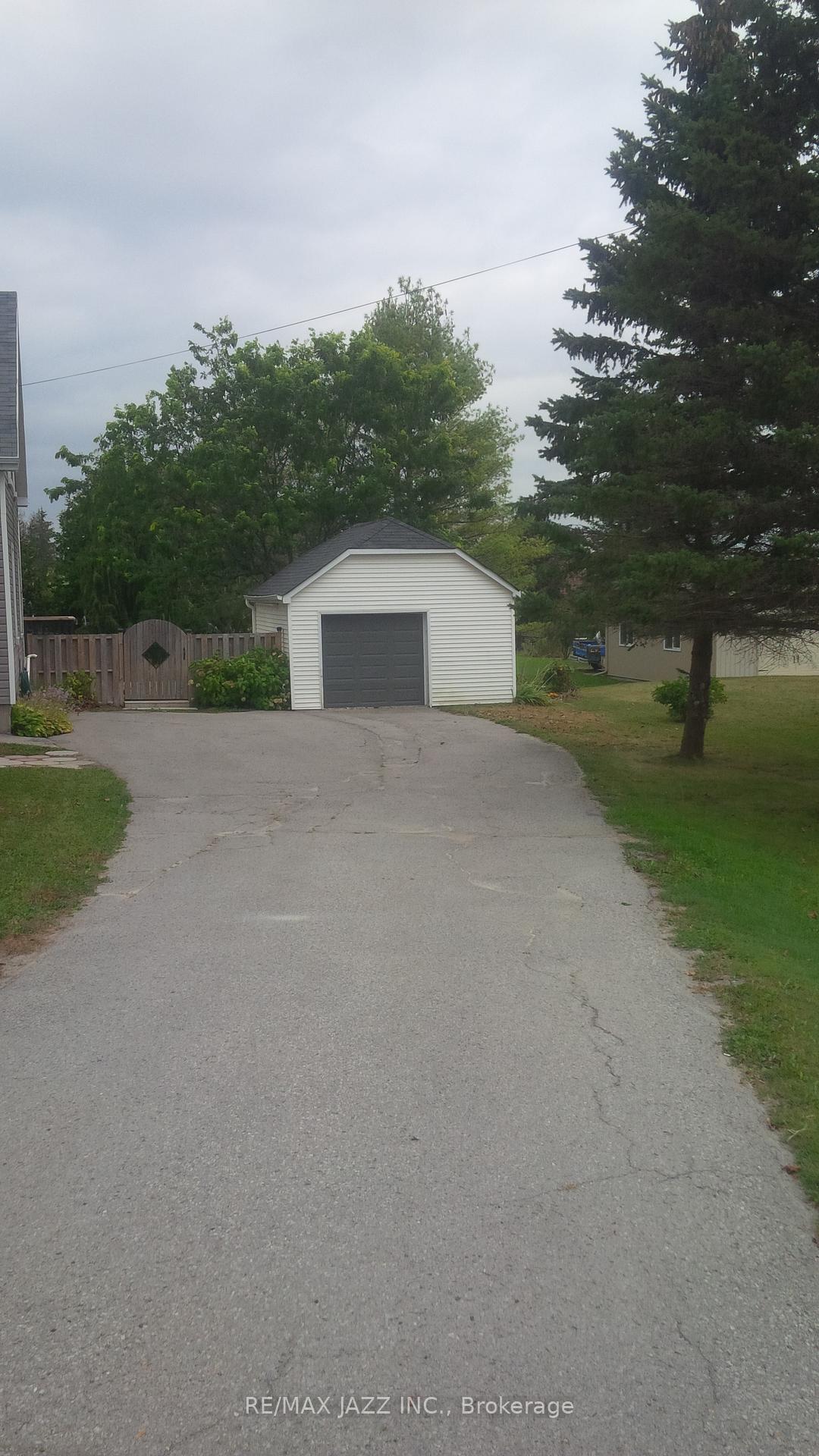 Photo 3 of 4013 Wallace Point Road, Peterborough, Ashburnham Ward 4 — HOMEH